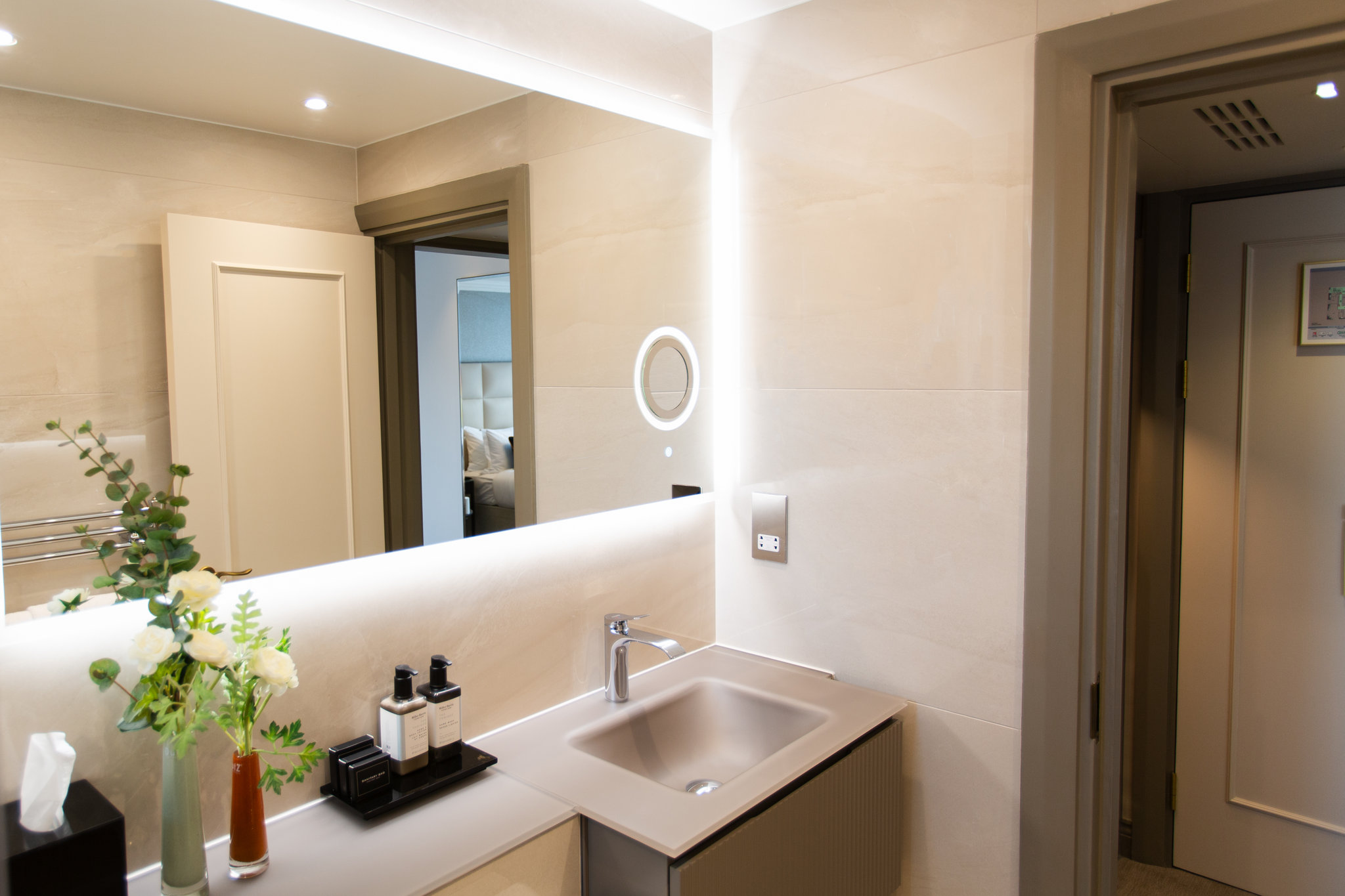 JxToUbXre06DzFON5yk06Q_10_Rathbone_bathroom_one-4_S