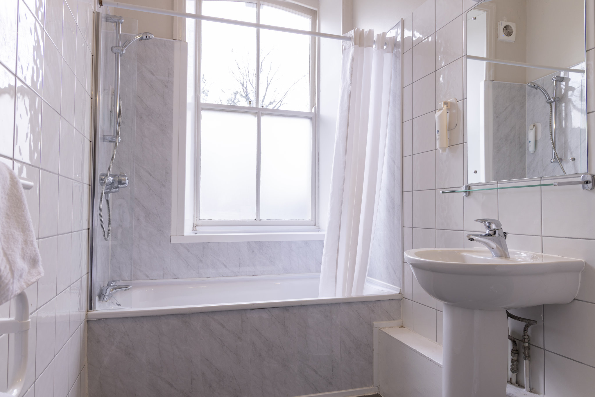 6759_DB_GKI_Brentwood_Rotherham_Venue_Family-Room_2025_00_S