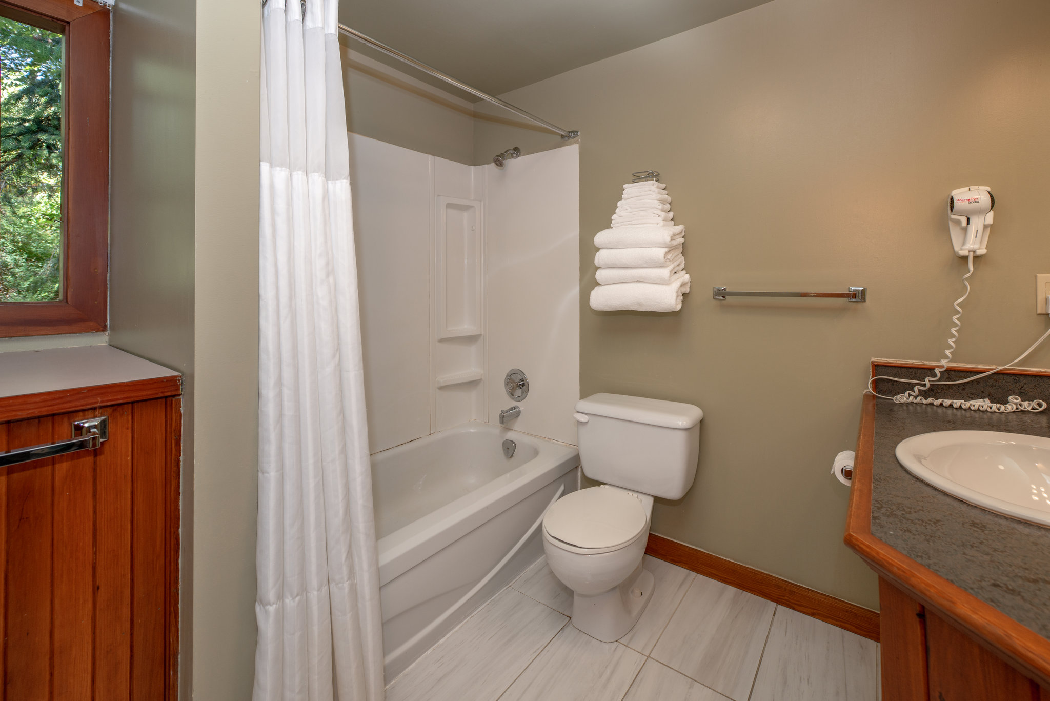 Garden_View_One-Bedroom_Cabin-07_S