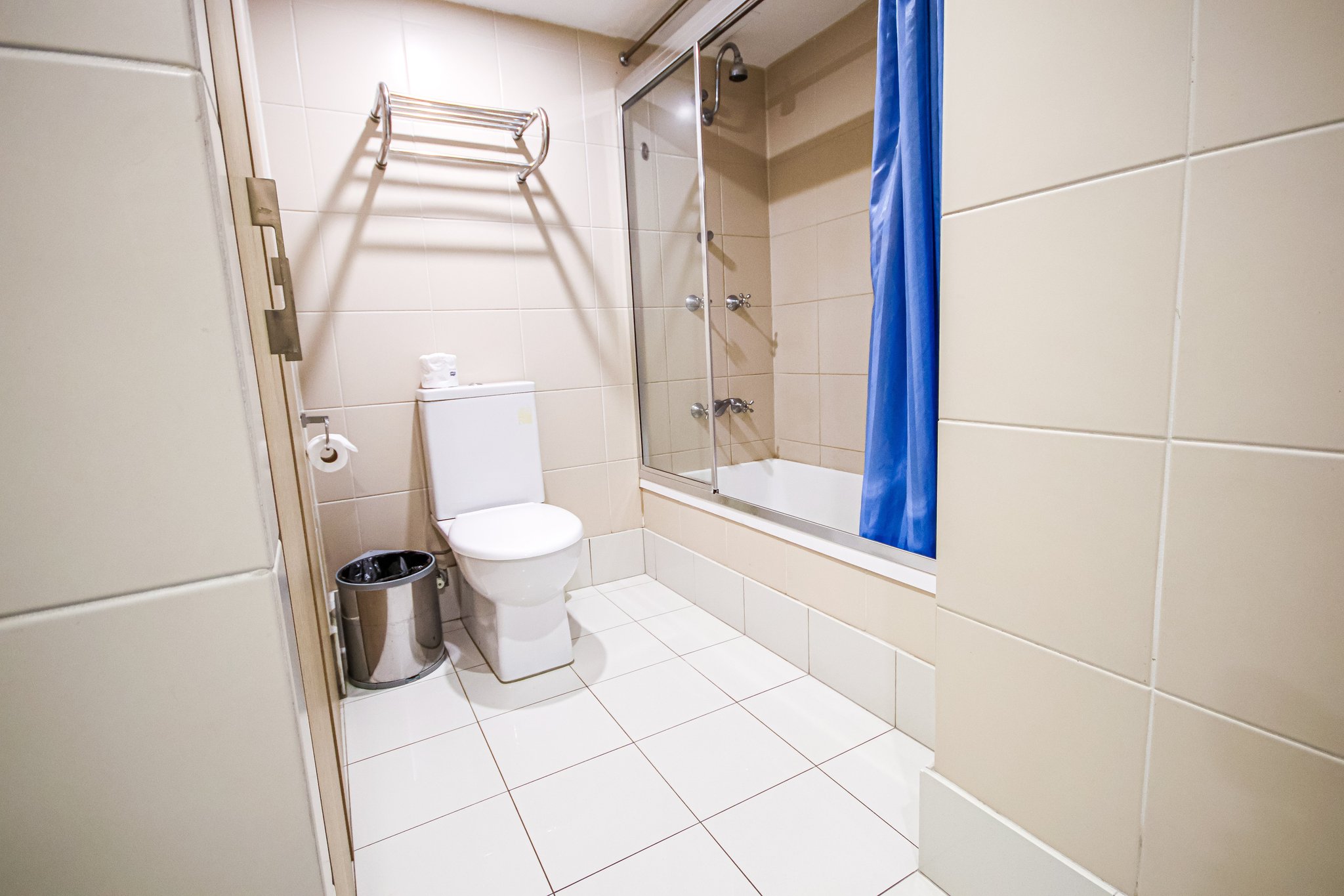 GzH0kyEAMU2HCGZBnkj8A_Bathtub_-_612_S