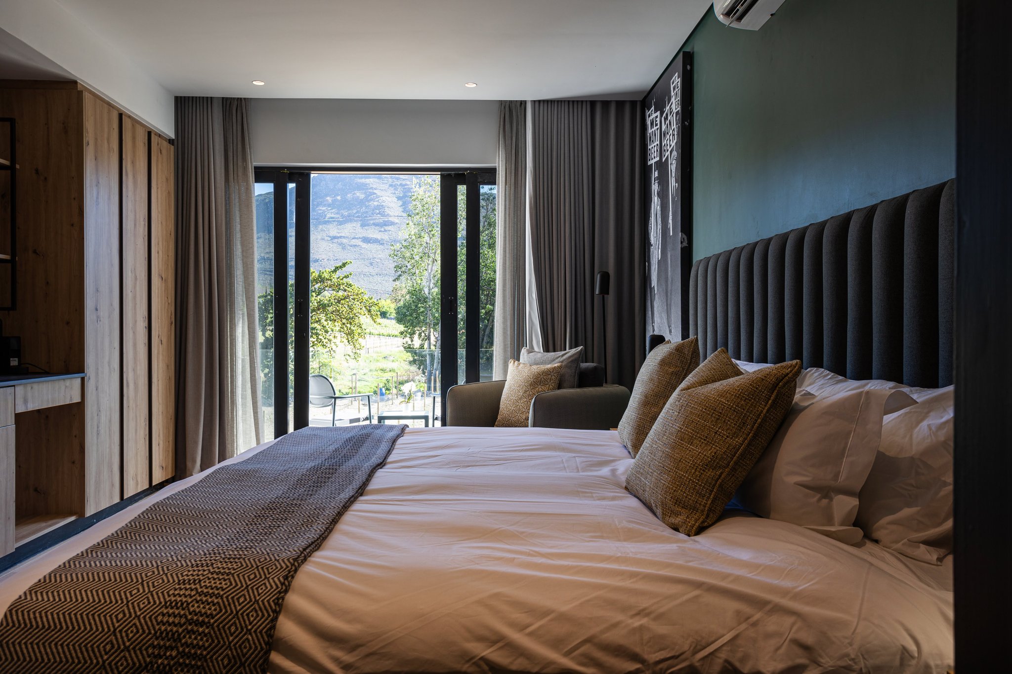 Standard_twin_room_(12)_S