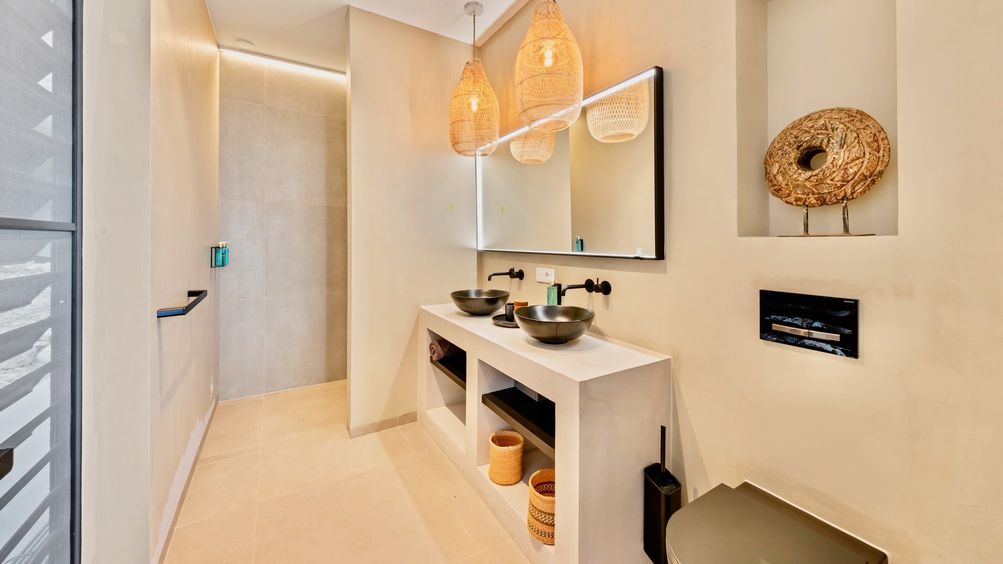 yYGAZ2JPTE2OC5vYbJhDvA_The_Wave_Bathroom_S