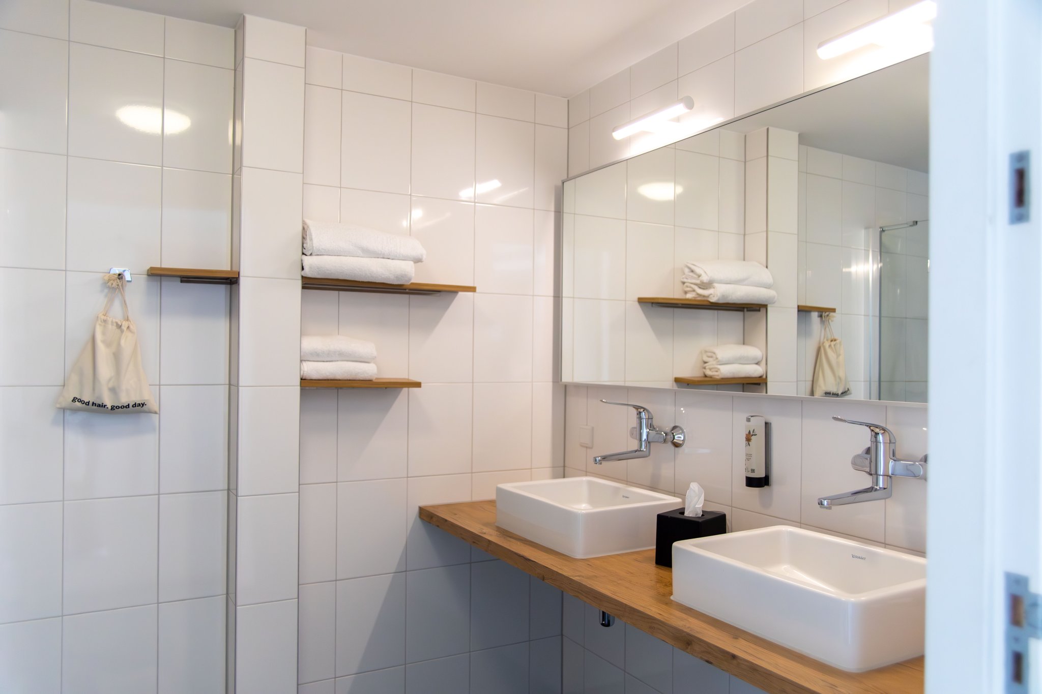 Best_Corner_Room_Bathroom_S