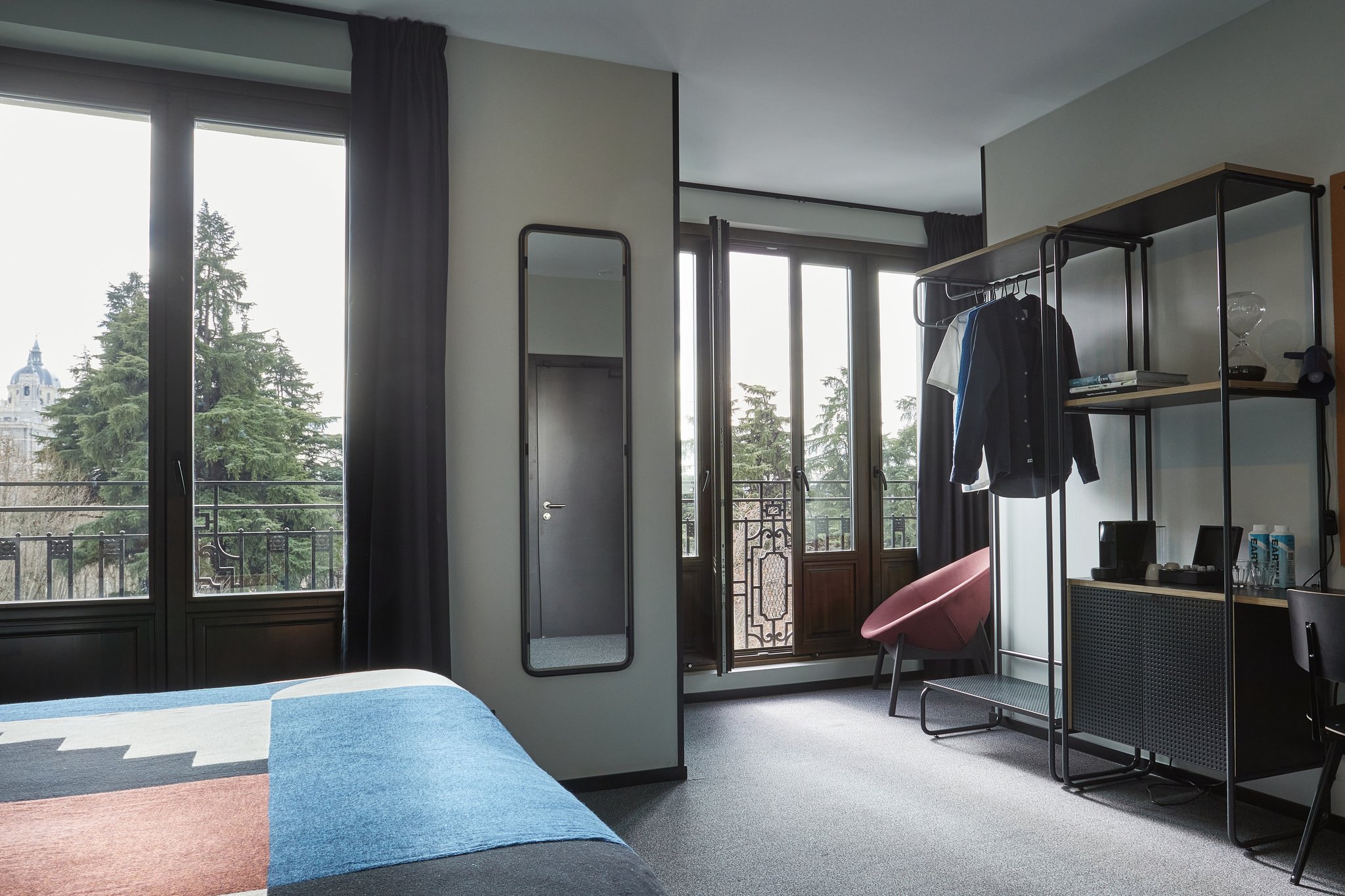 Deluxe_King_-_TheSocialHub_Madrid_Interior_Hotel_Room_Del_S