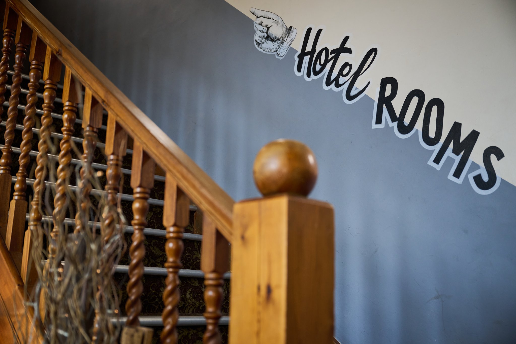 r2S438sUTUe1eOIVwB4XYw_Room_sinage_S