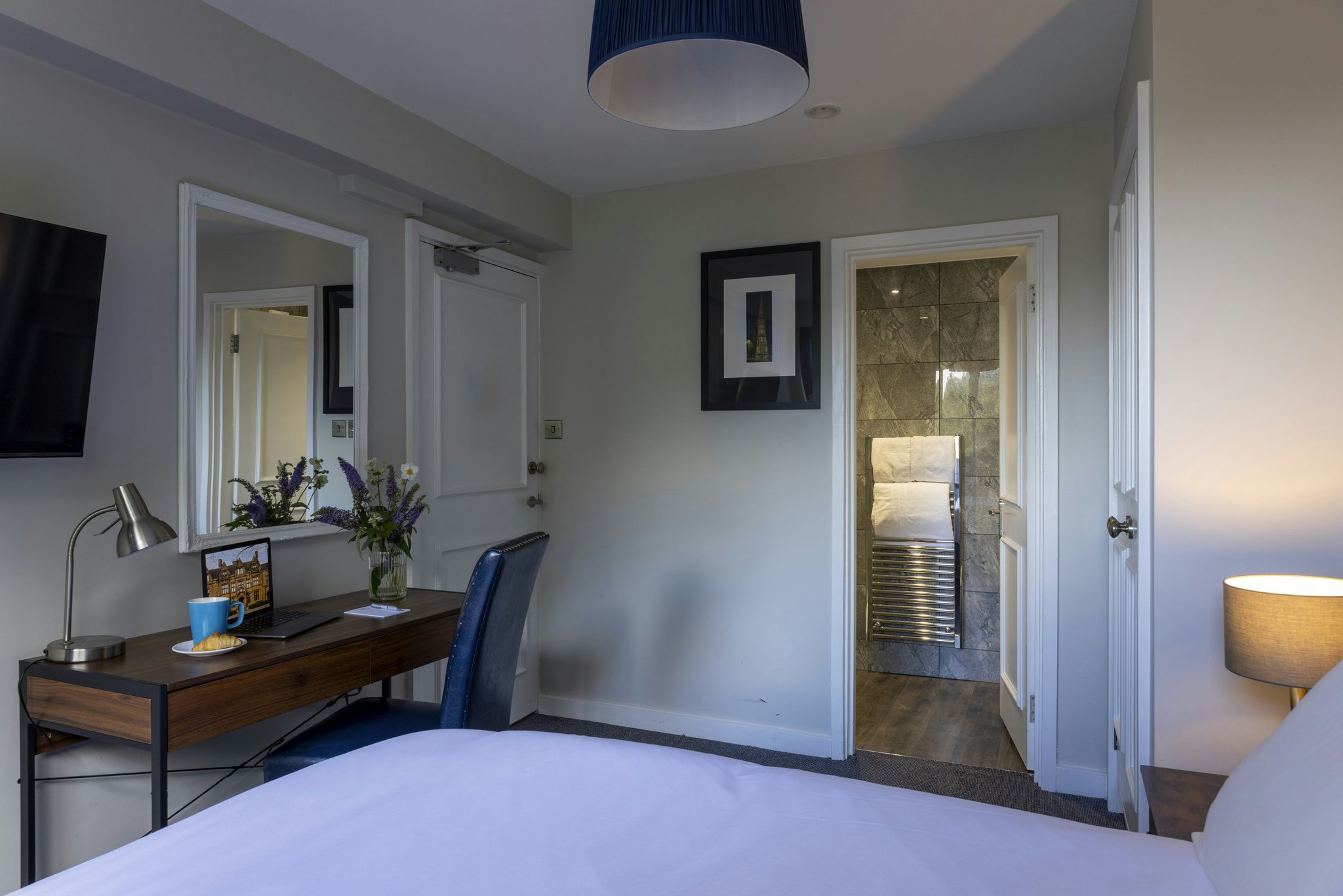 dBIaZO7Y0iaeB8WtWLKw_Superior_Wing_Suite_(2)_S