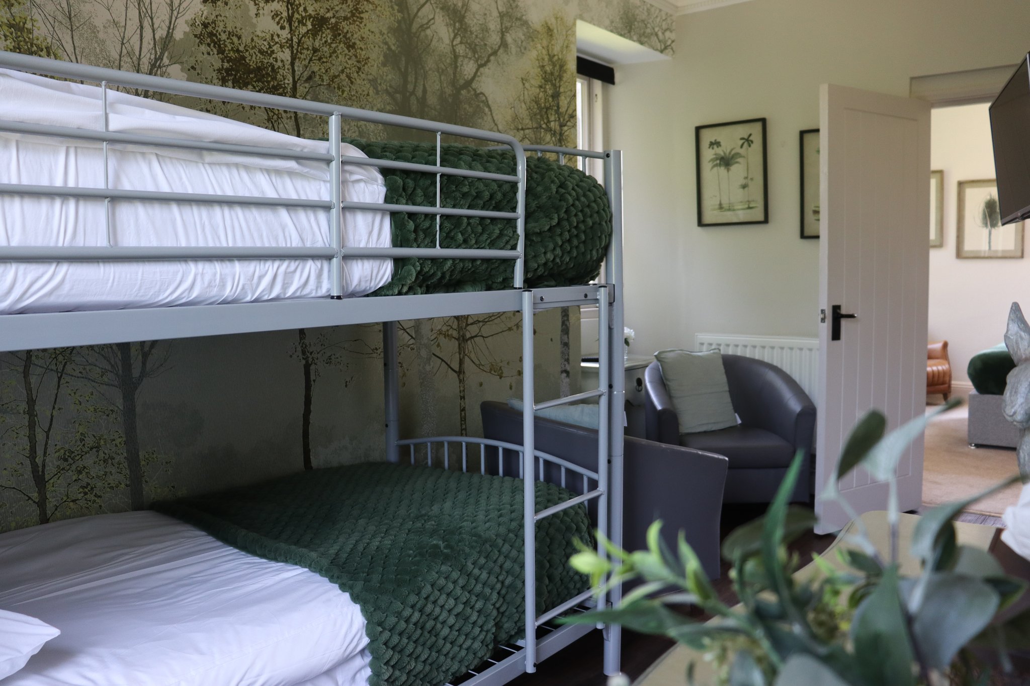 fxxExI6jUak6CJWG2npSQ_Room_9_Family_Room-28_S