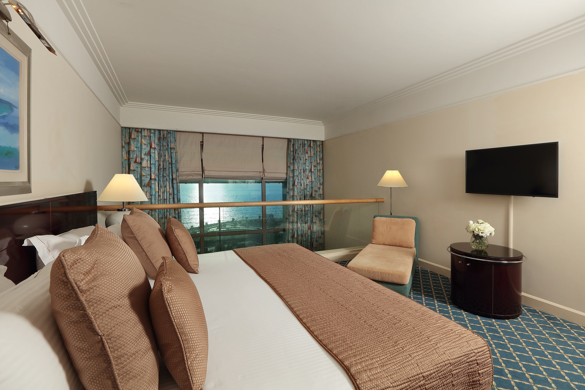 Deluxe_1_bedroom_suite_AS1-bedroom_1_S