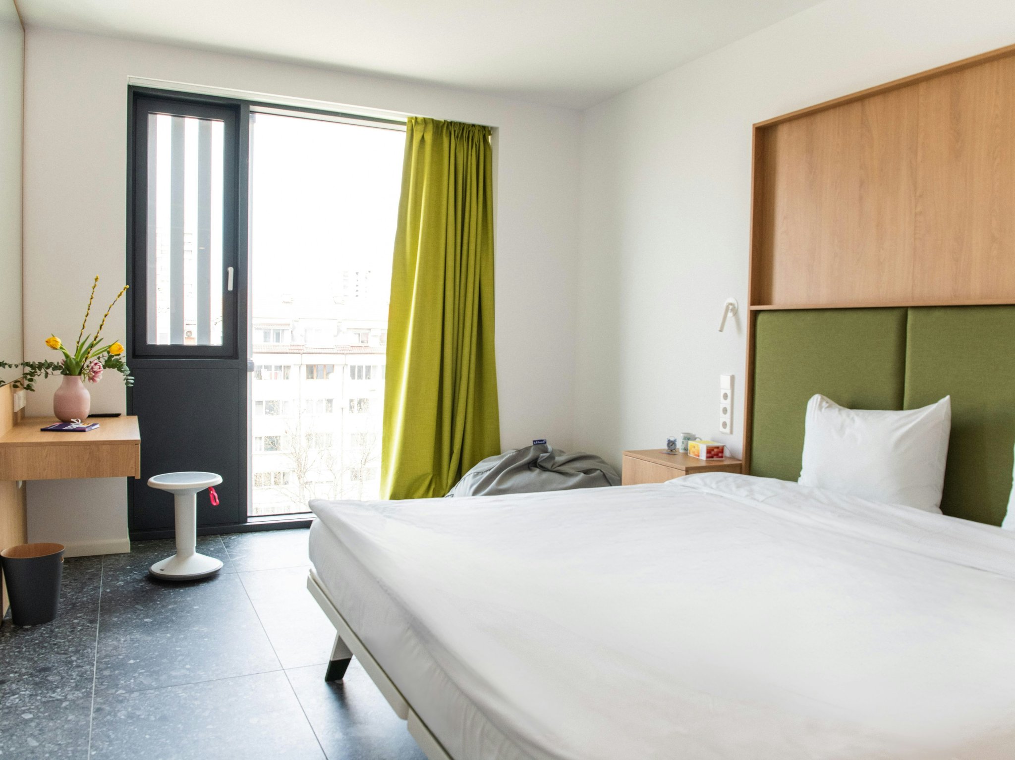 Jur4OPMd0WcVPotPgKIQ_King_Room_Bed_S