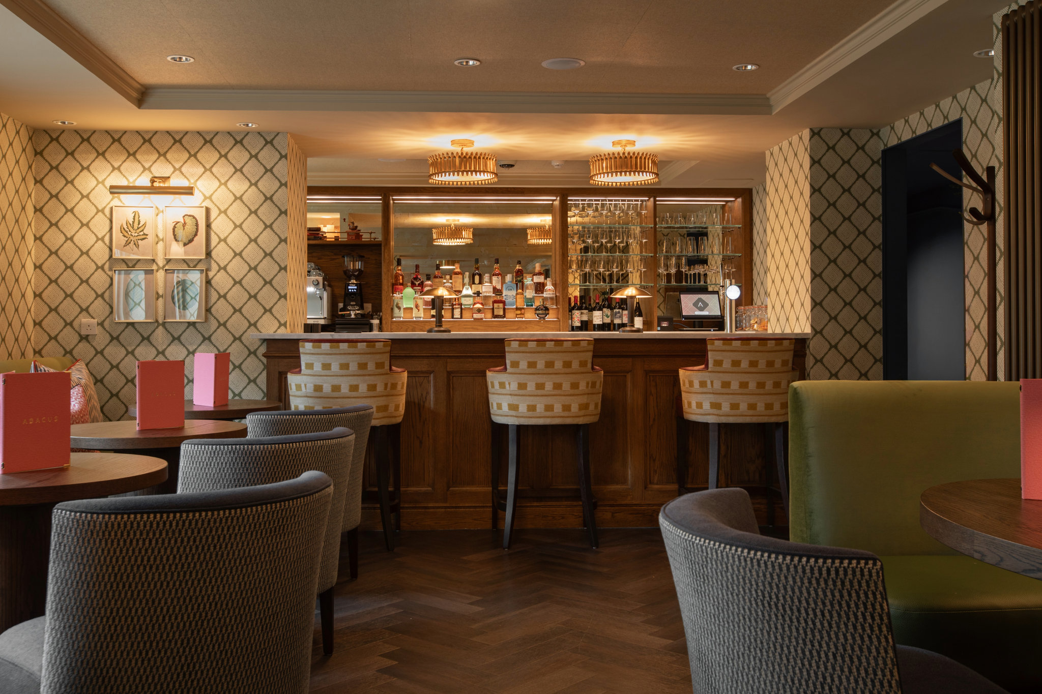 q73RTMsSl0B9tDV9k0Lpg_Dining_Section_(2)_S