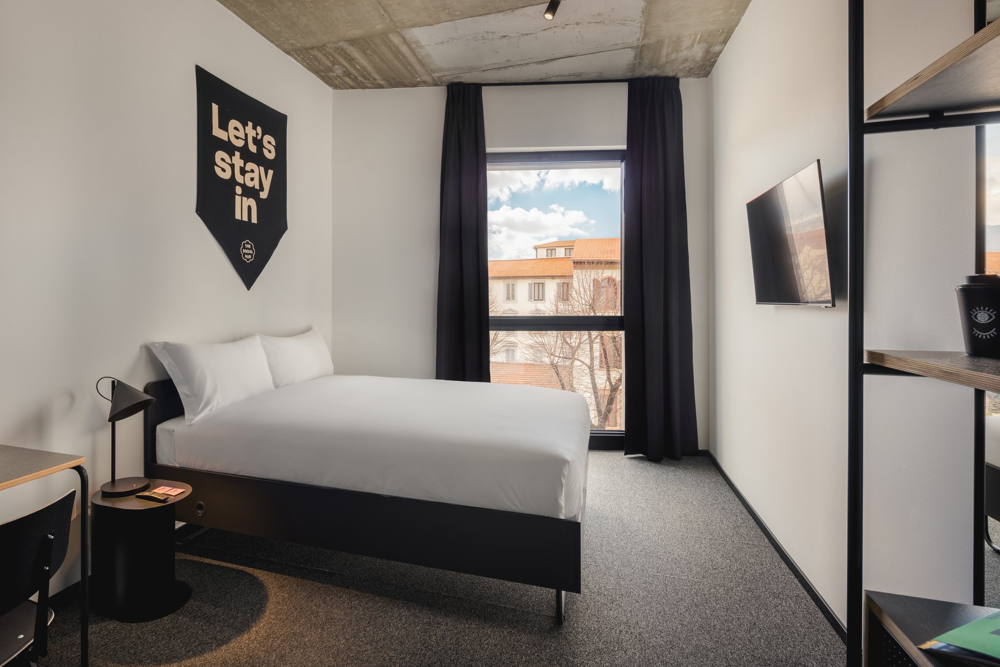 M8tXLHX7IkSkzKjU7mfIA_Executive_Queen-1_S