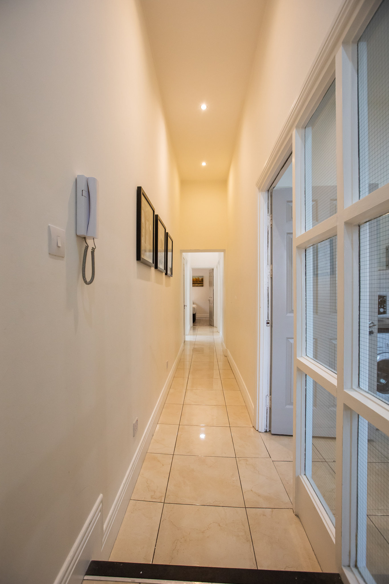 3_Bedroom_Apartment_Wellington_Quay_Hallway_S