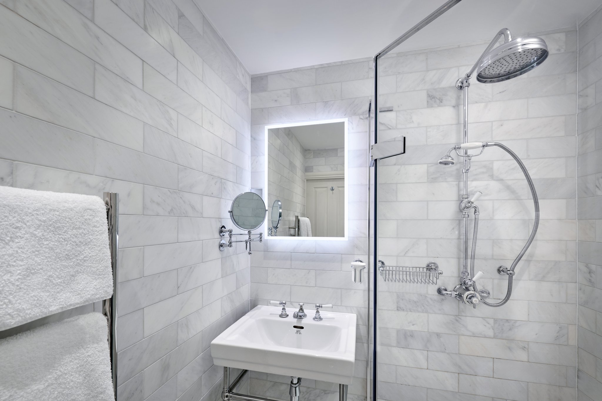 Deluxe_Park_View_Bathroom_S