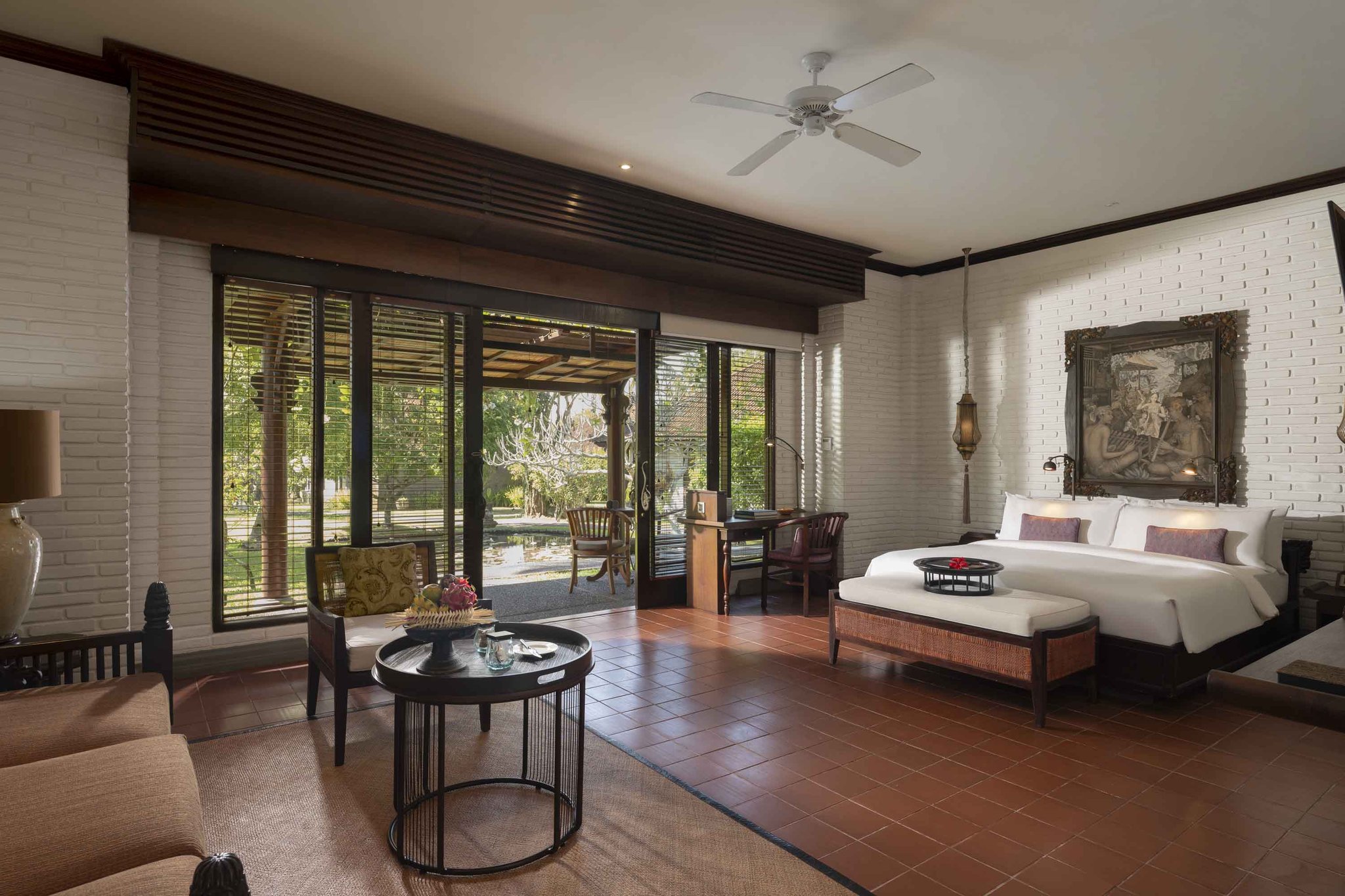 zKEpJtwdvki9sTT8ooOM6w_One_Bedroom_Club_Suite_Interior_1__S