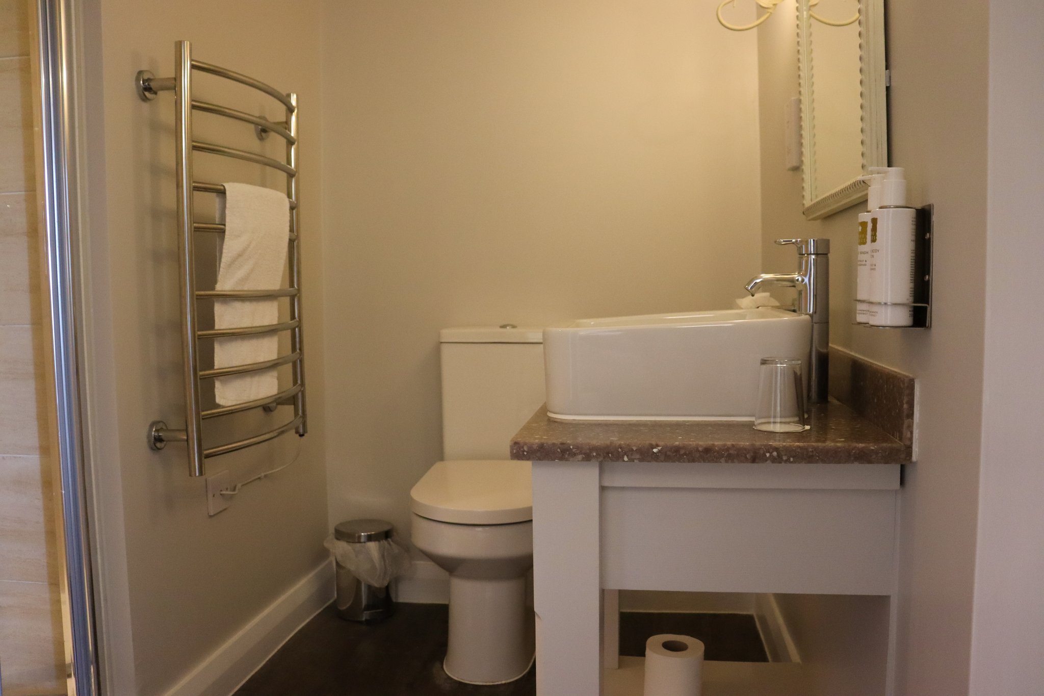 BXbzm85z8EmNcluh0BpeNQ_Room_7_Superior_Superking_or_Twin-_S