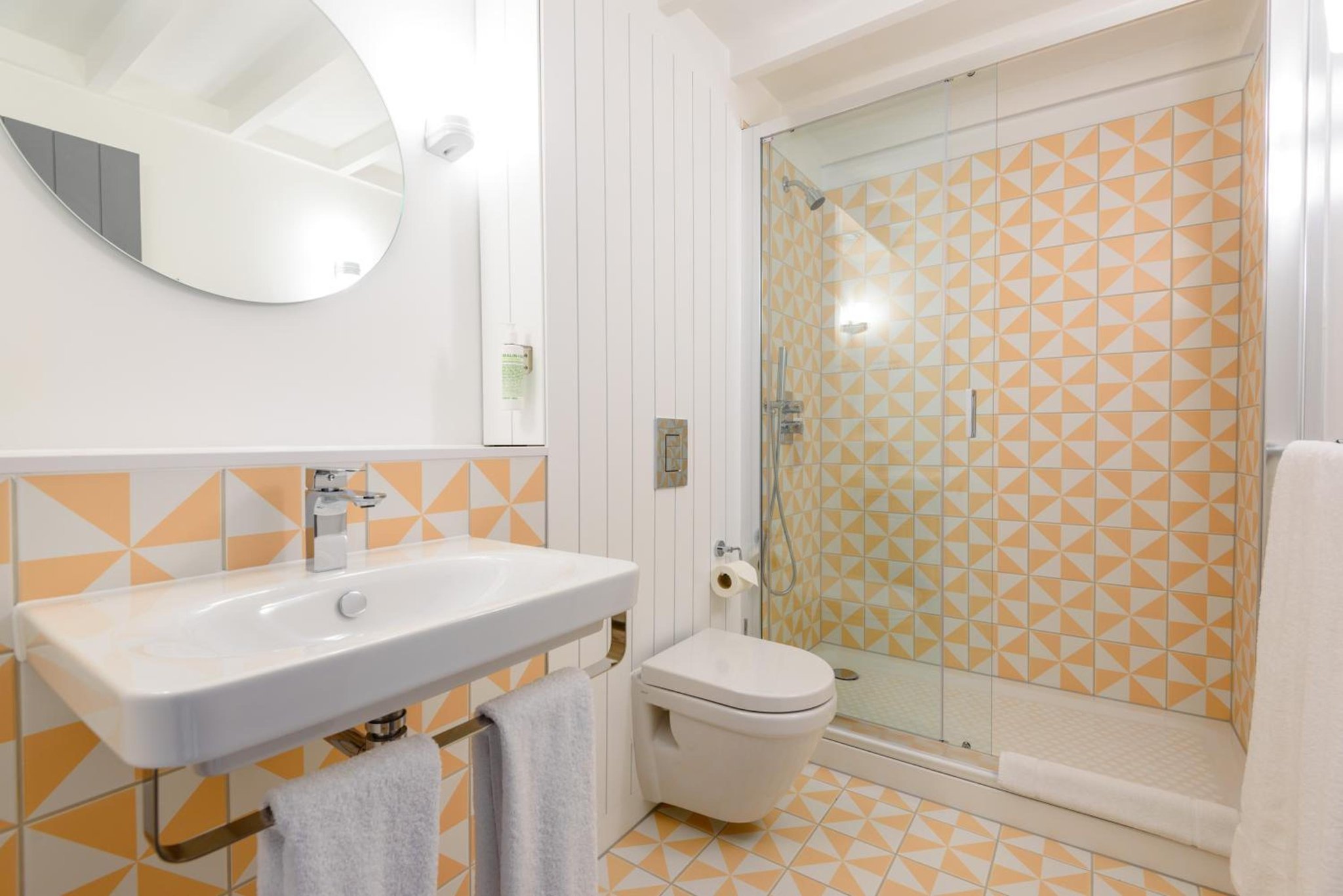 Study-Lounge_Bathroom_S