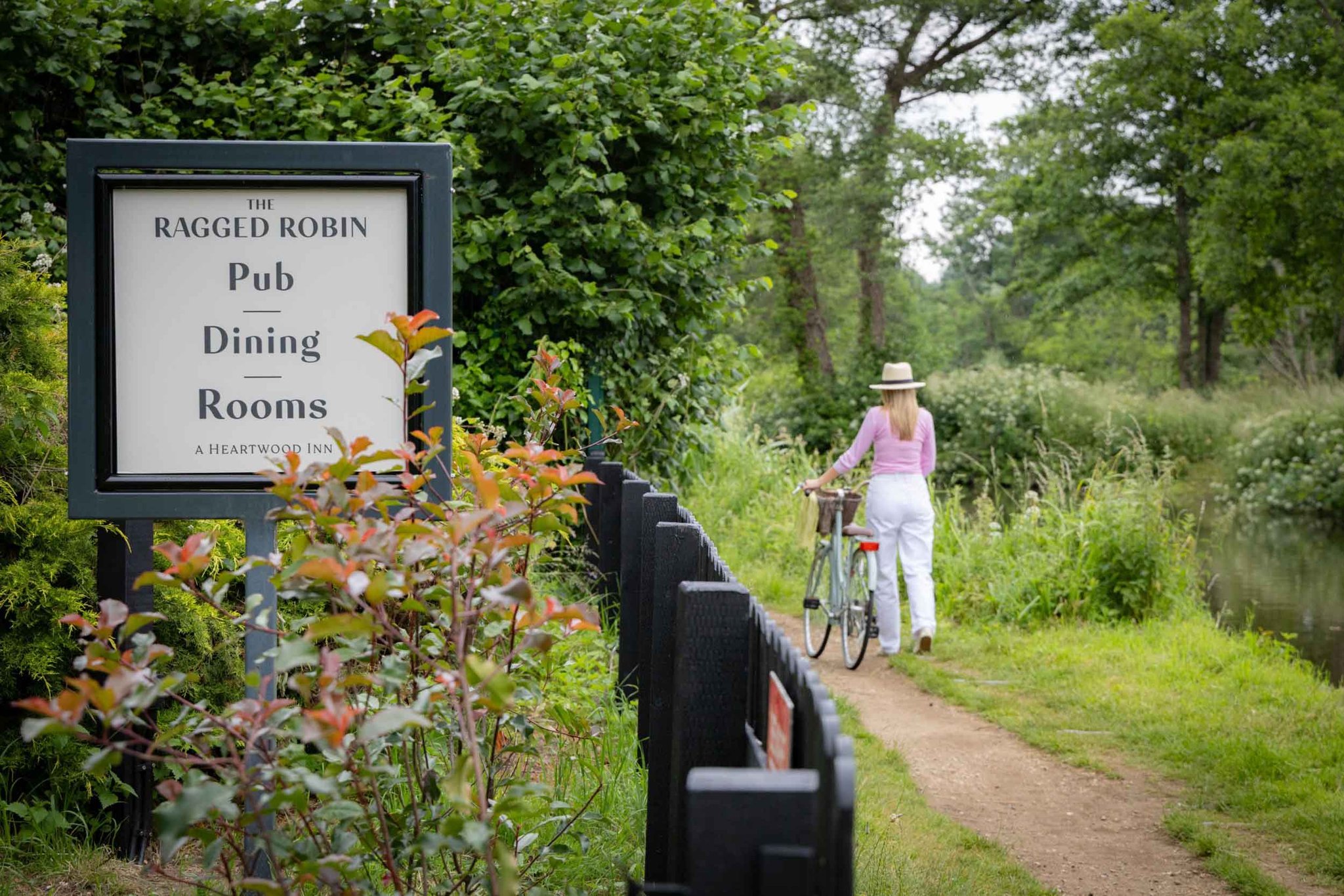 the-ragged-robin-godalming-exterior-044_S