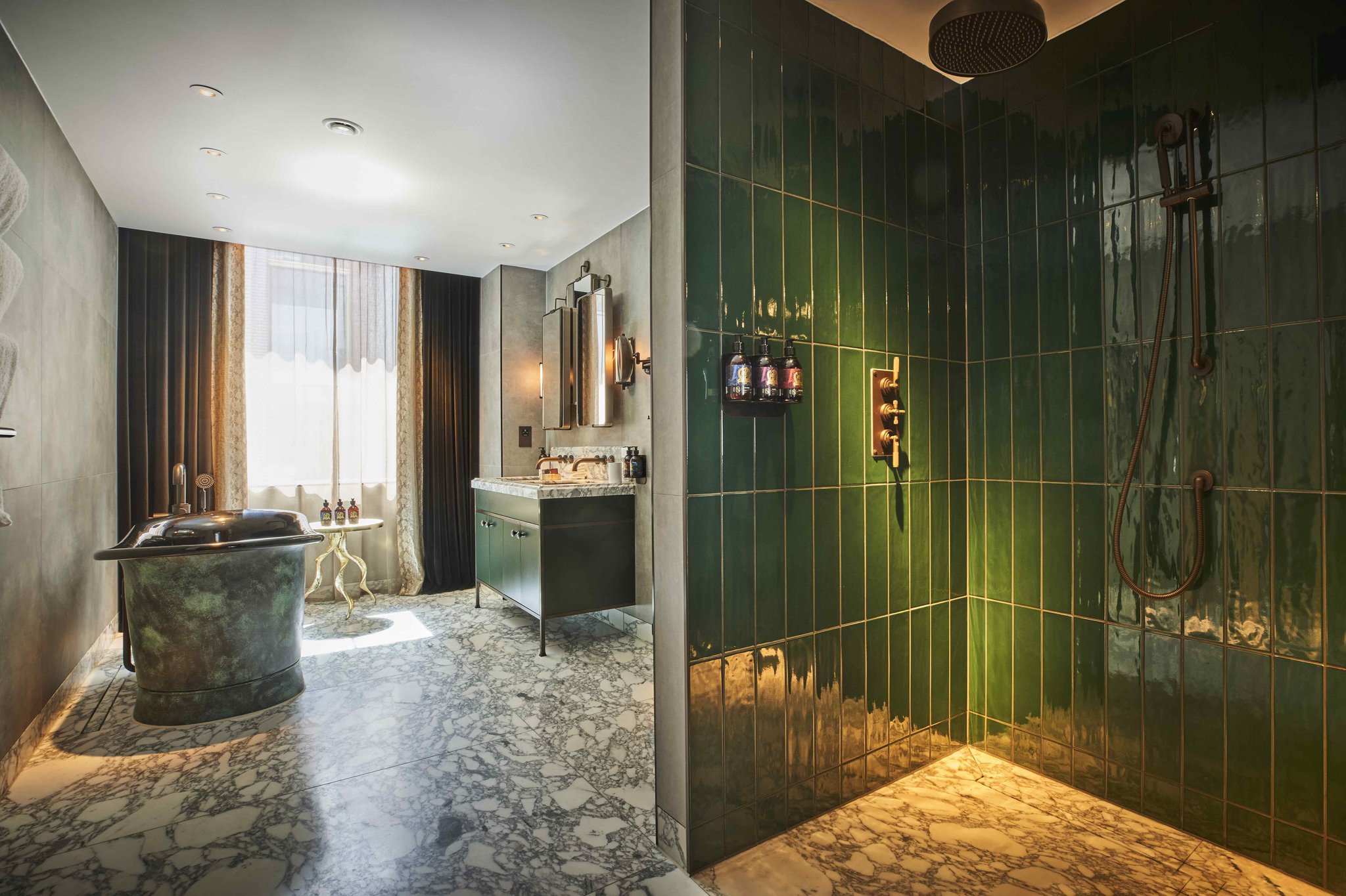 Chateau_Denmark_York_Apartment_bathroom_S