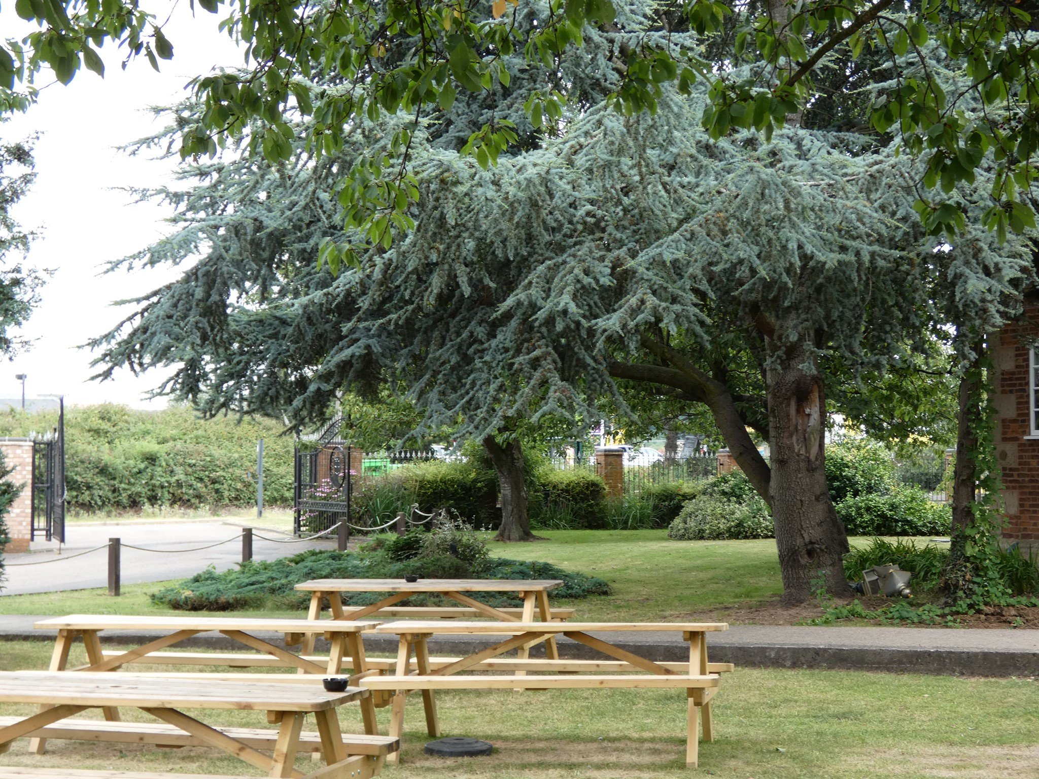 6299_Cocked_Hat_(Binley_Woods)_-_PG_-_EXTERIOR_BEER_GARDE_S