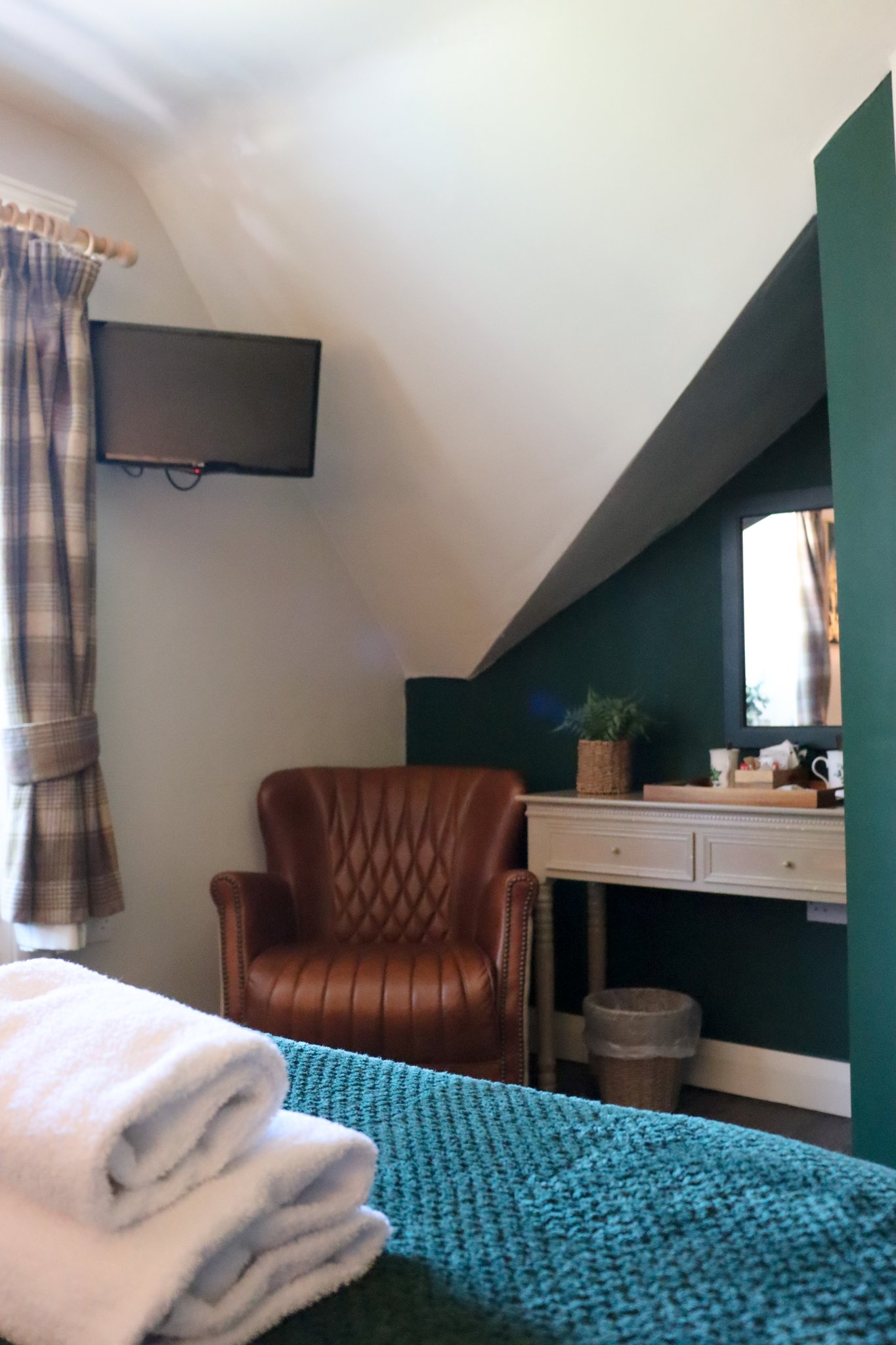 UyurqAGP80izeJJ99ffcbQ_Room_6_Deluxe_Double-08_S