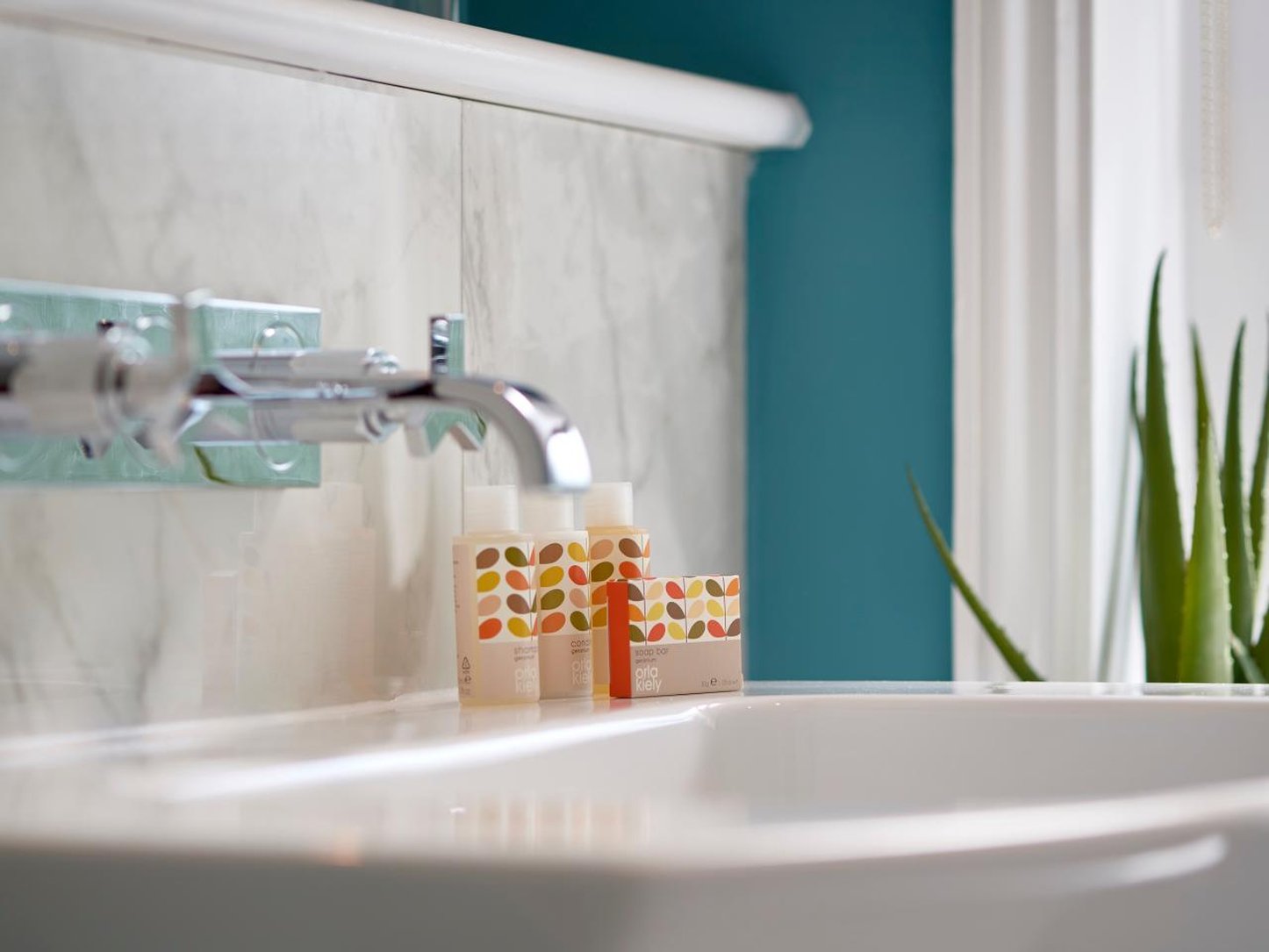 Deluxe_Room_Bathroom_S