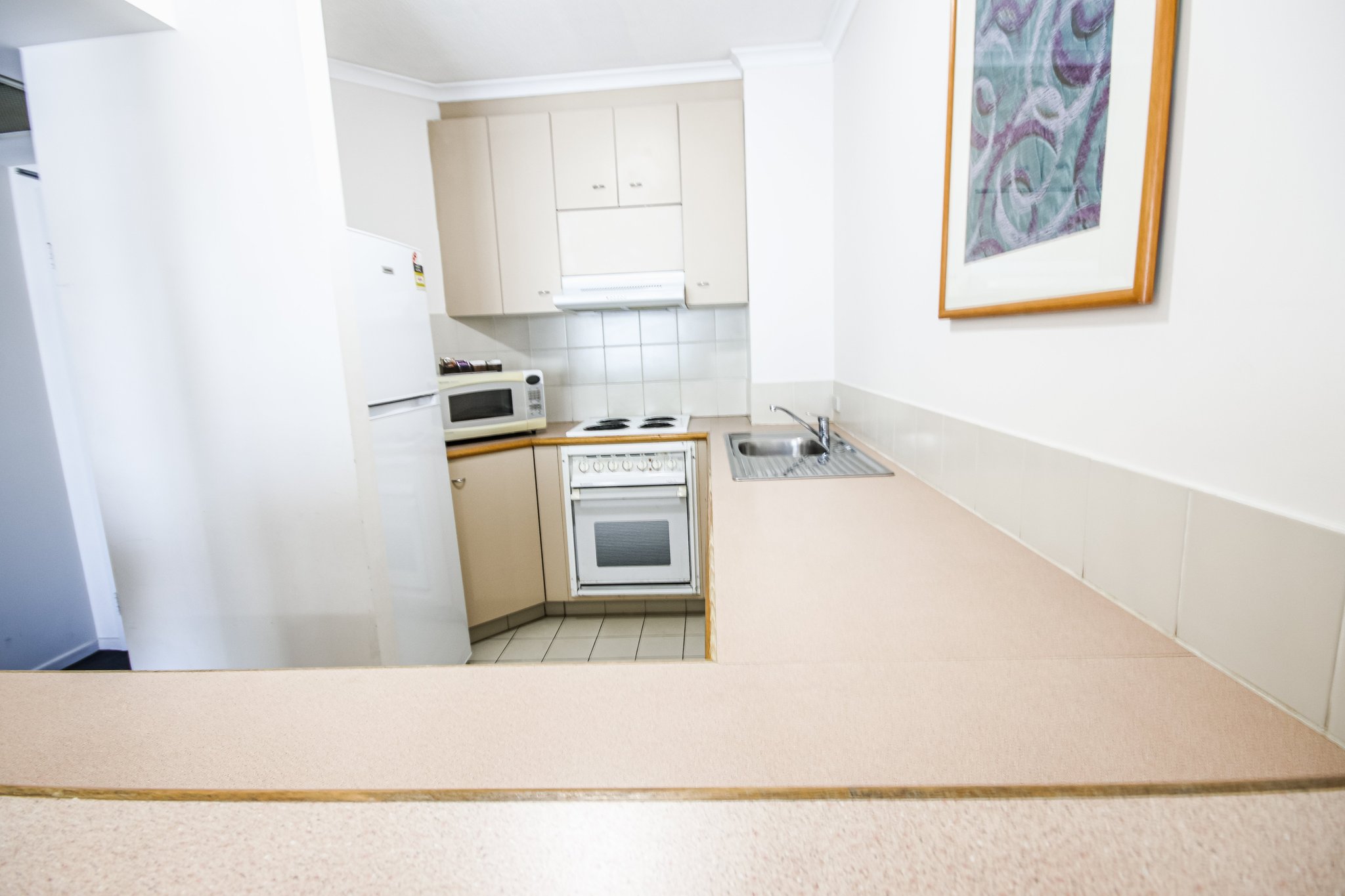 DcJbrSA1HkGGAAIZVn4Hw_Kitchen-906_S