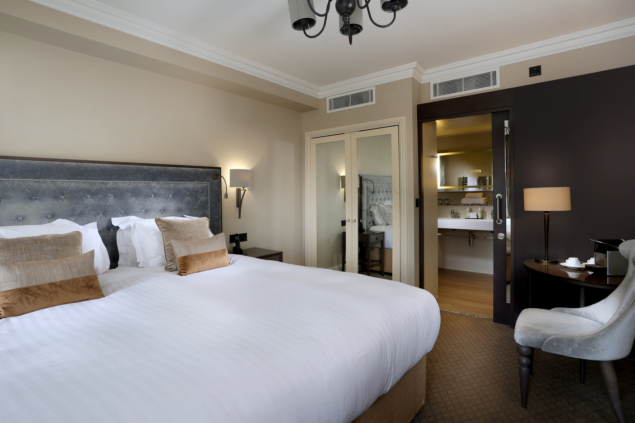 Windsor_junior_suite_2_S