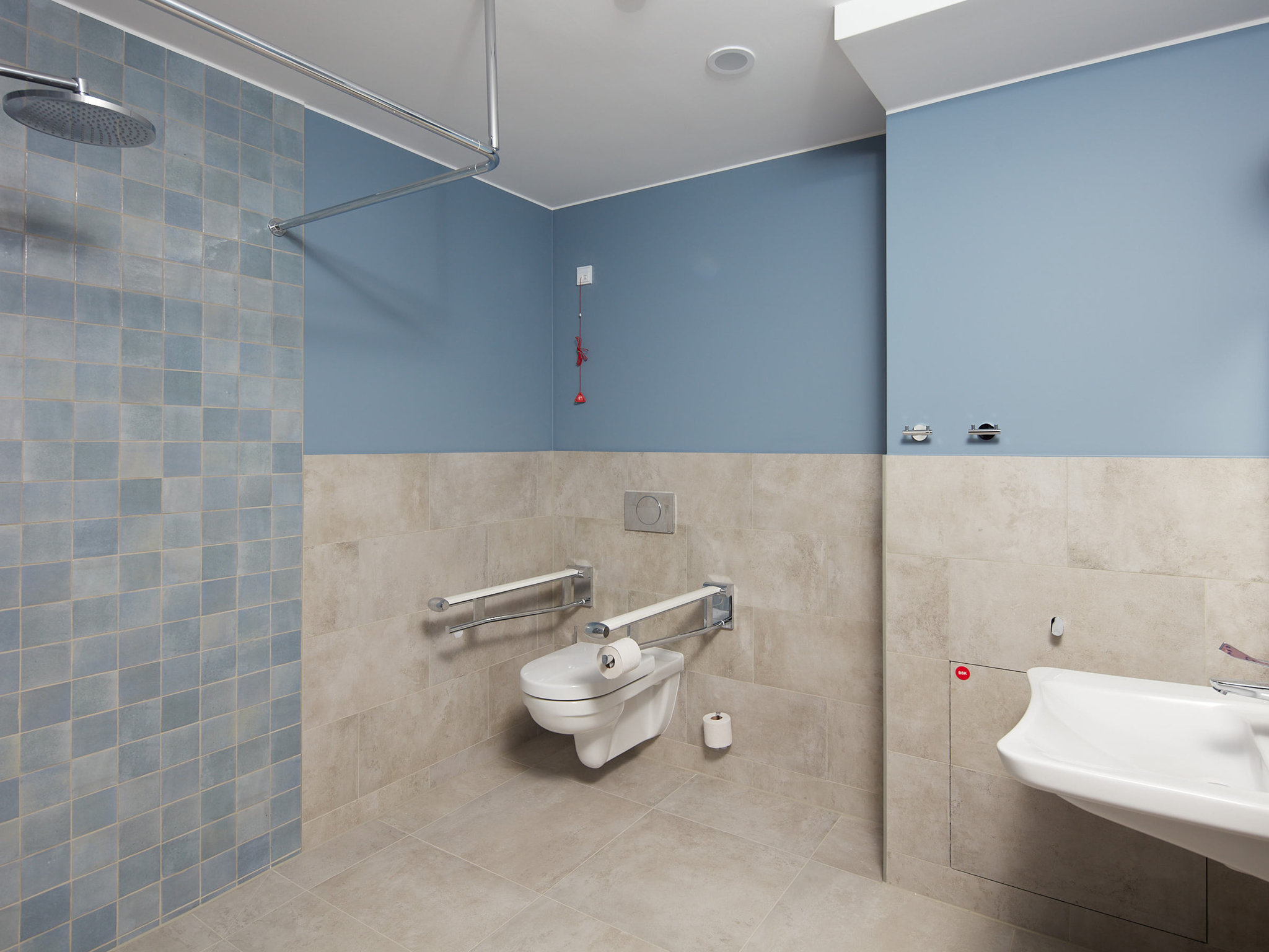 Accessible_Large_Studio_with_Kitchenette_Bathroom_S