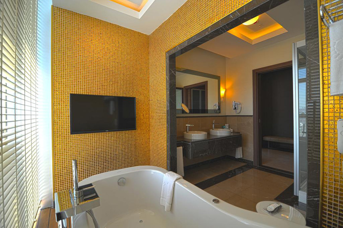 Junior_Suite_Bathroom2_S