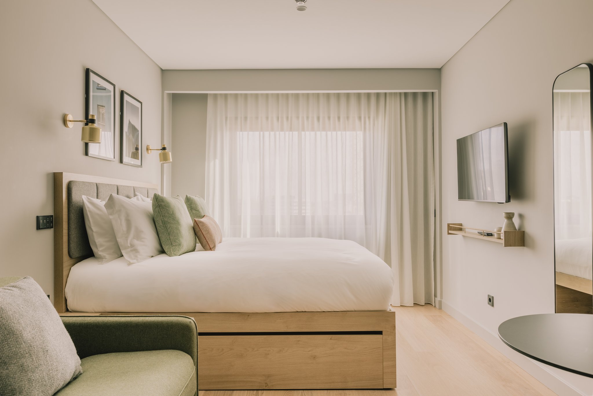 ExKmnpVCZE6y5U5eFGT3xA_Studio_1_S