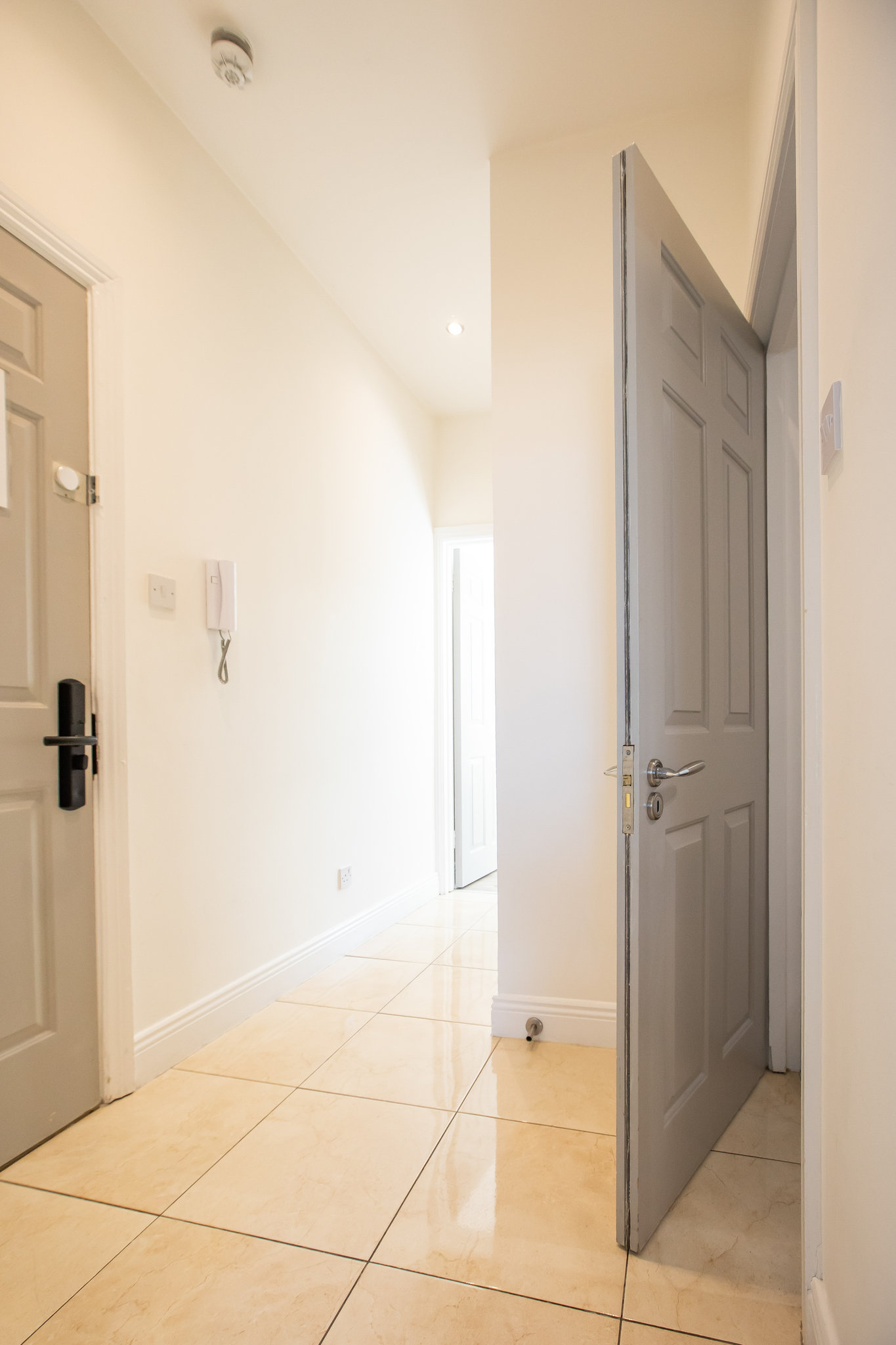 1_Bedroom_Apartment_Wellington_Quay_Hallway_S