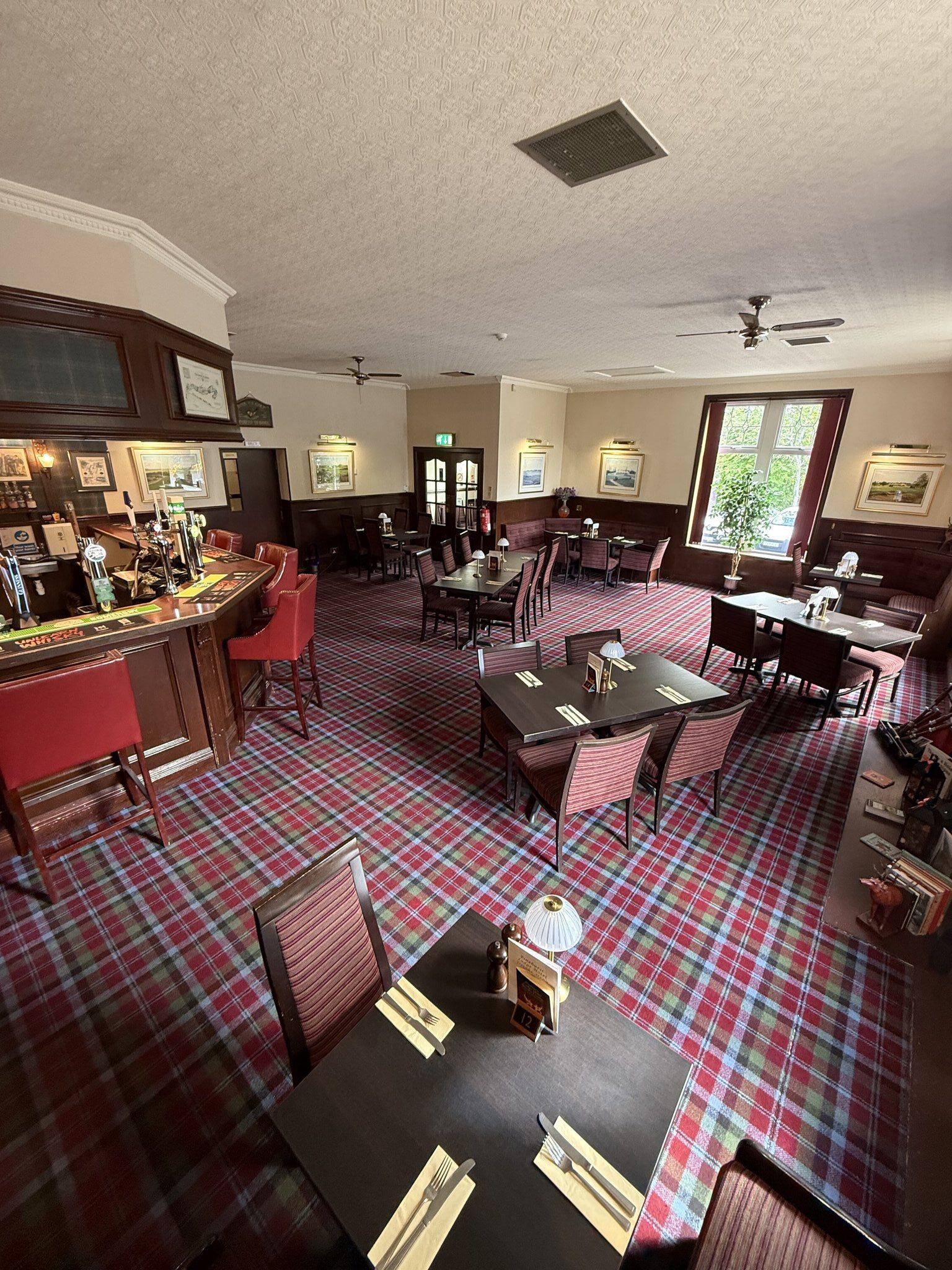 Restaurant_and_Bar2_S