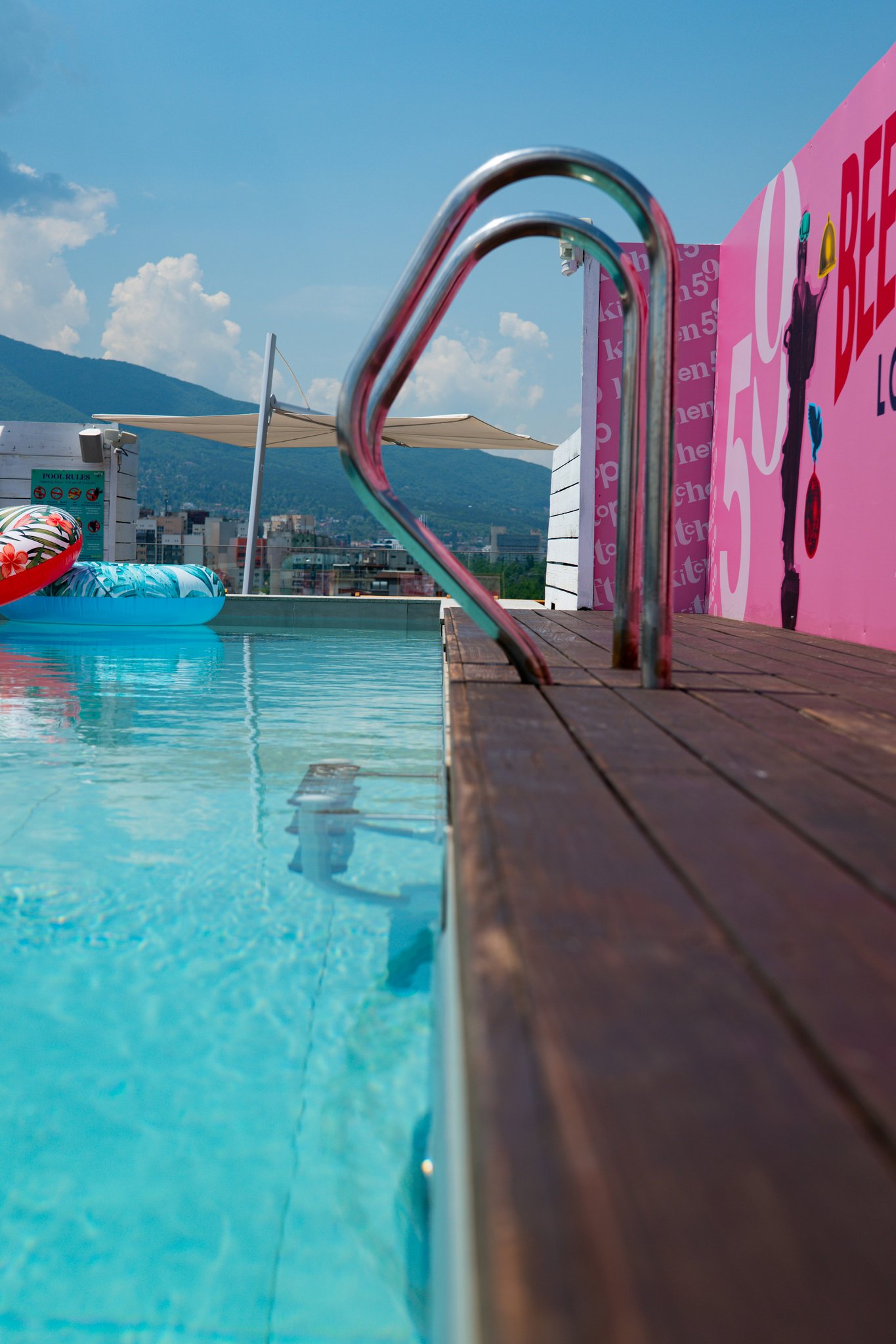 Pgl2xdUrUuSrjcWTBaIXw_Rooftop_pool_S