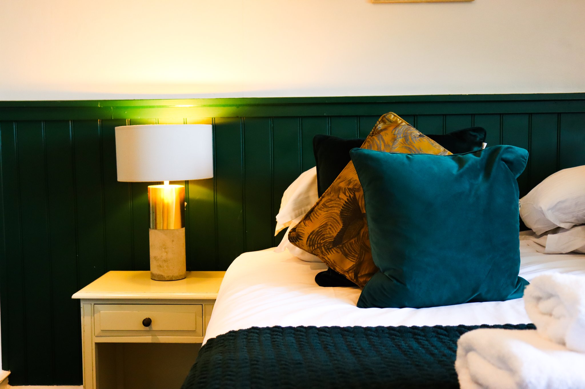 N0034zzoEiizFin3UjpKQ_Room_8_Superior_Superking_or_Twin-1_S