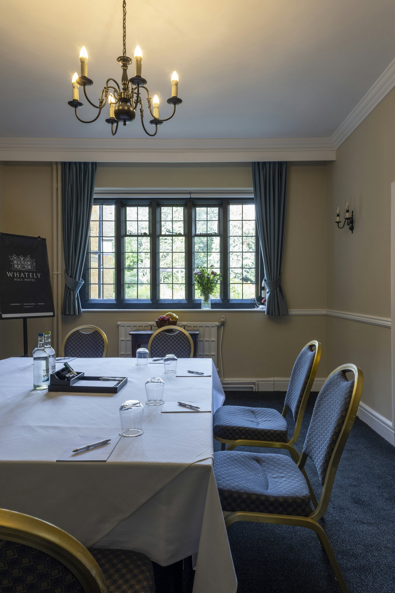 GGyTJk7a06MiWOuD6pZTw_Harness_Meeting_Room_(2)_S