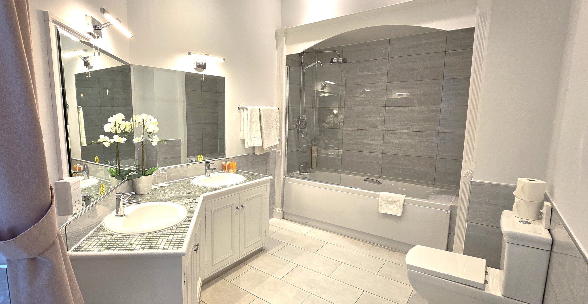 Four_Poster_Bathroom_S