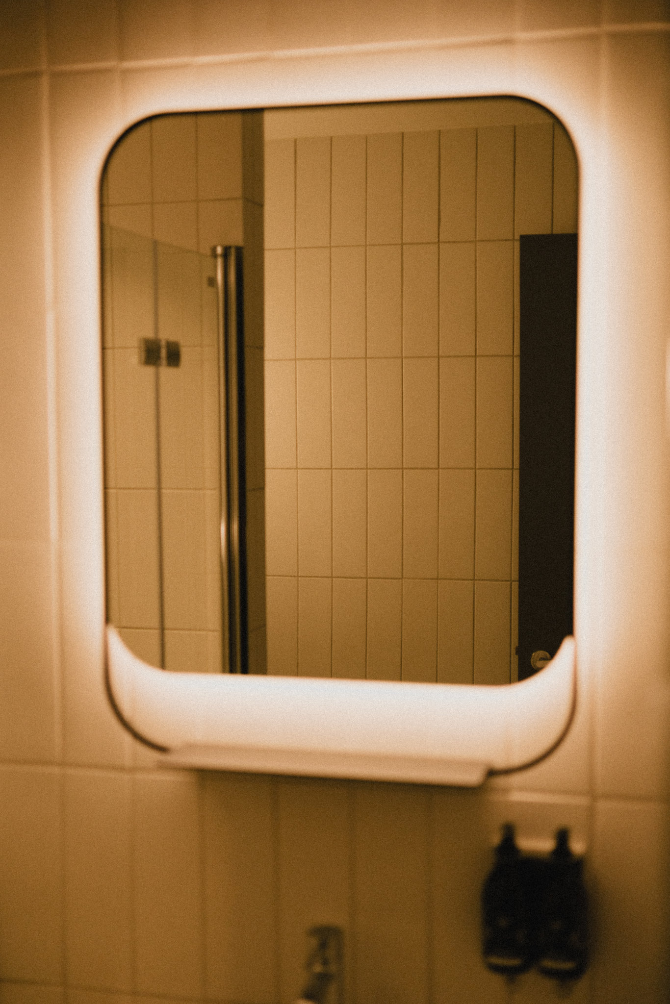 PVvTHIeX4kisYms2Kvm0pA_Bathroom-3_S