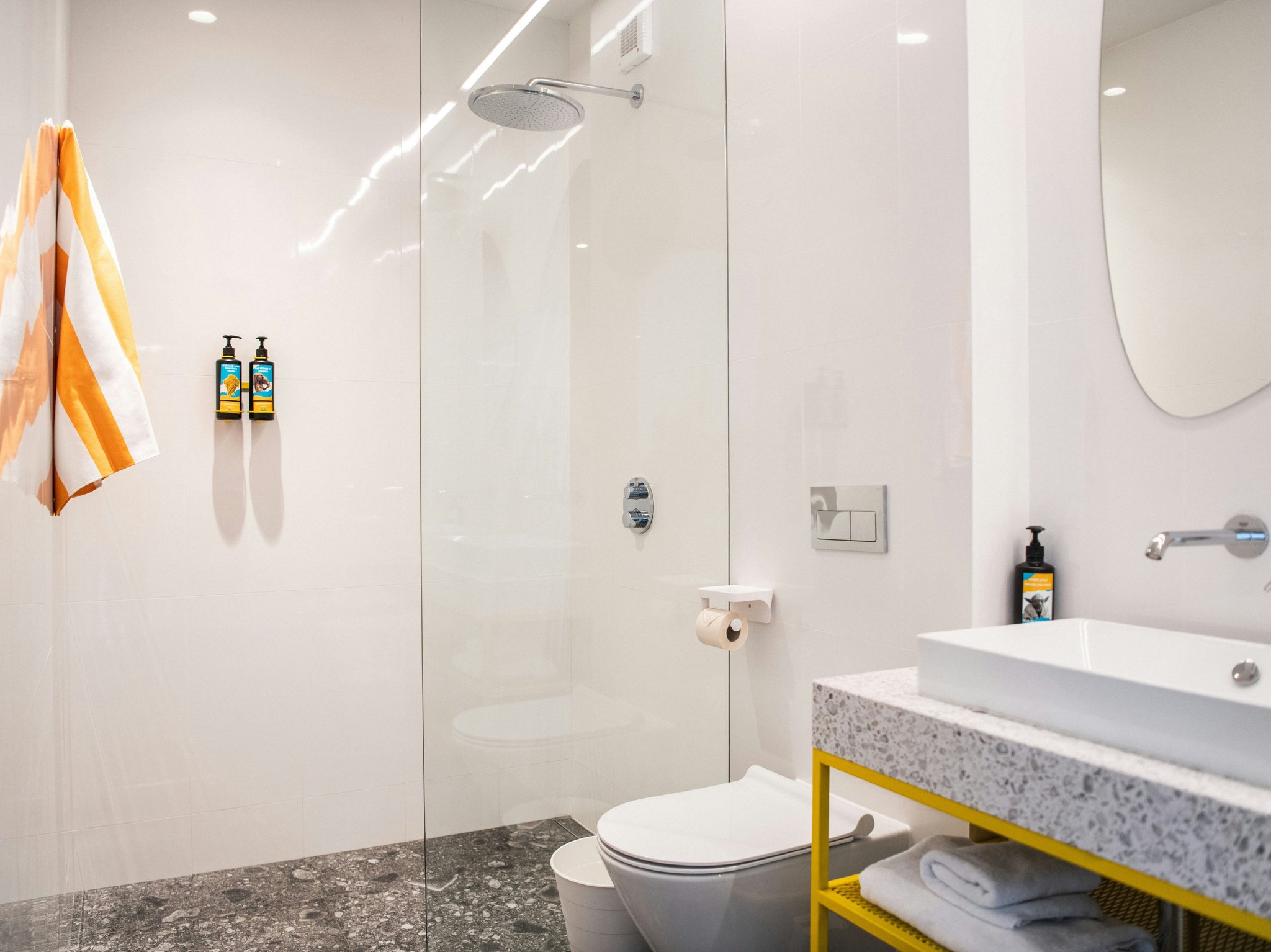 SSza25vD0SAI8JC0wfvng_Shower_All_room_types_S