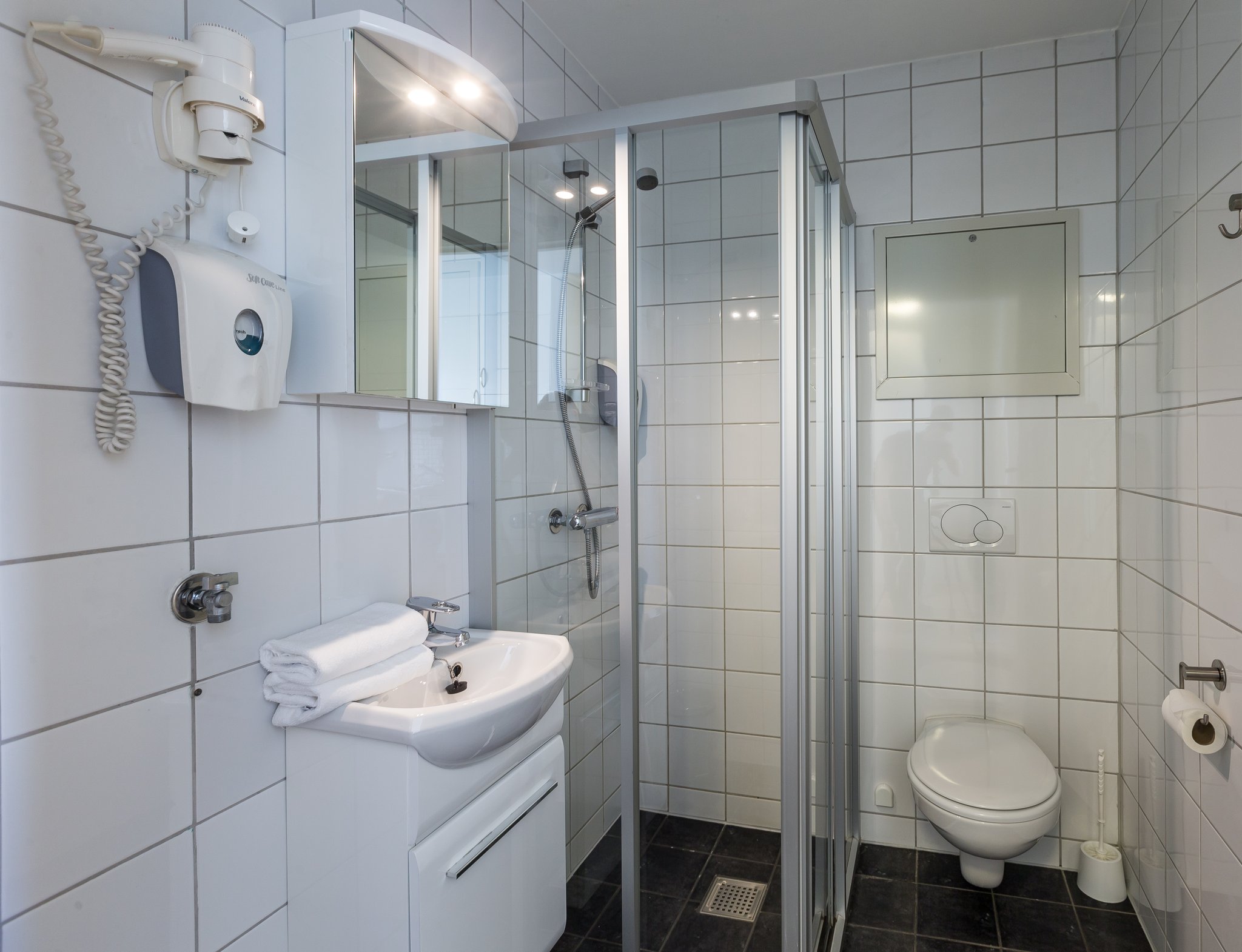 22678_bathroom-single-room-first-hotel-city-tromso_0004_S