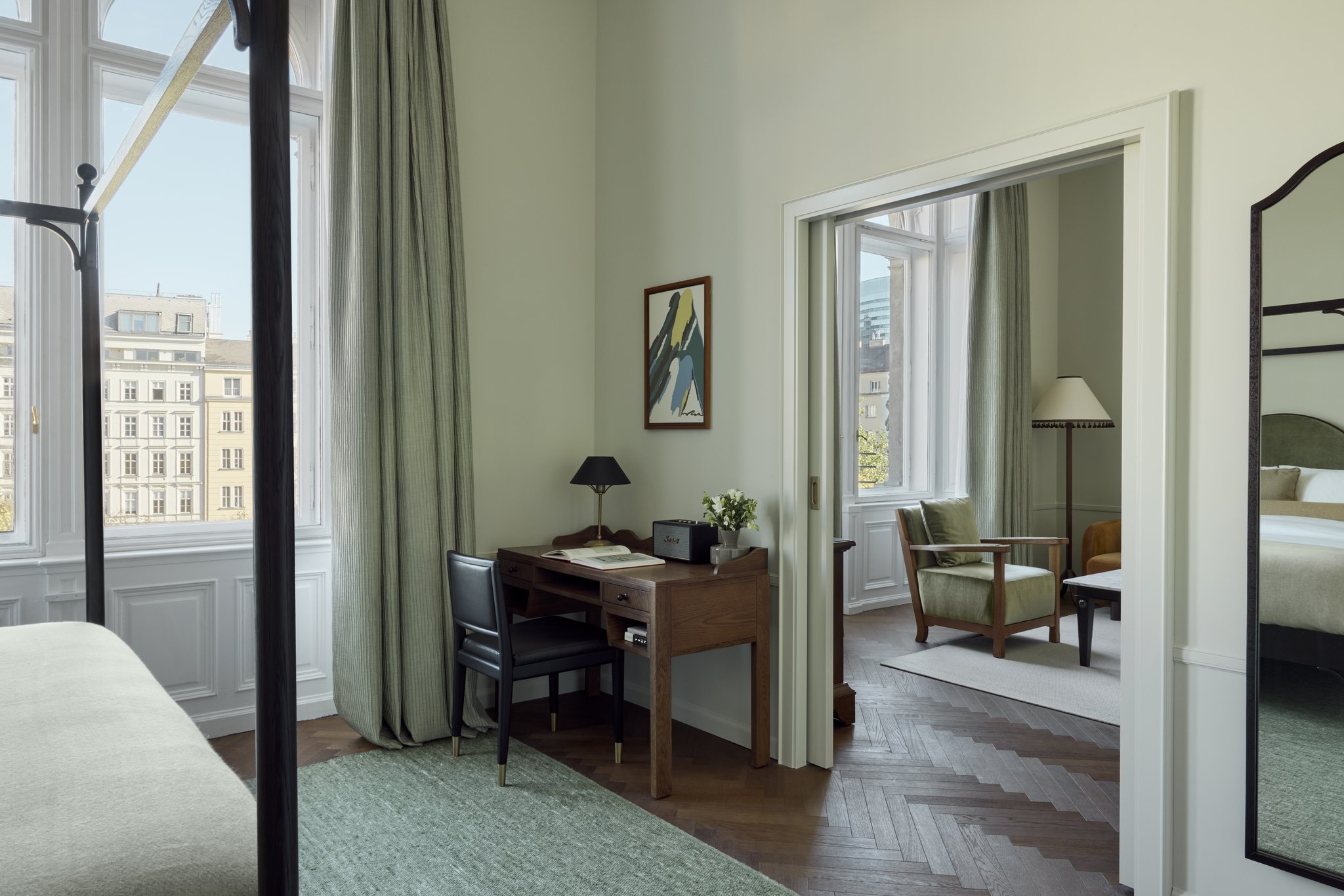 MQ5nmuK6nEWrIofP7QLLQ_Suite_Room_S