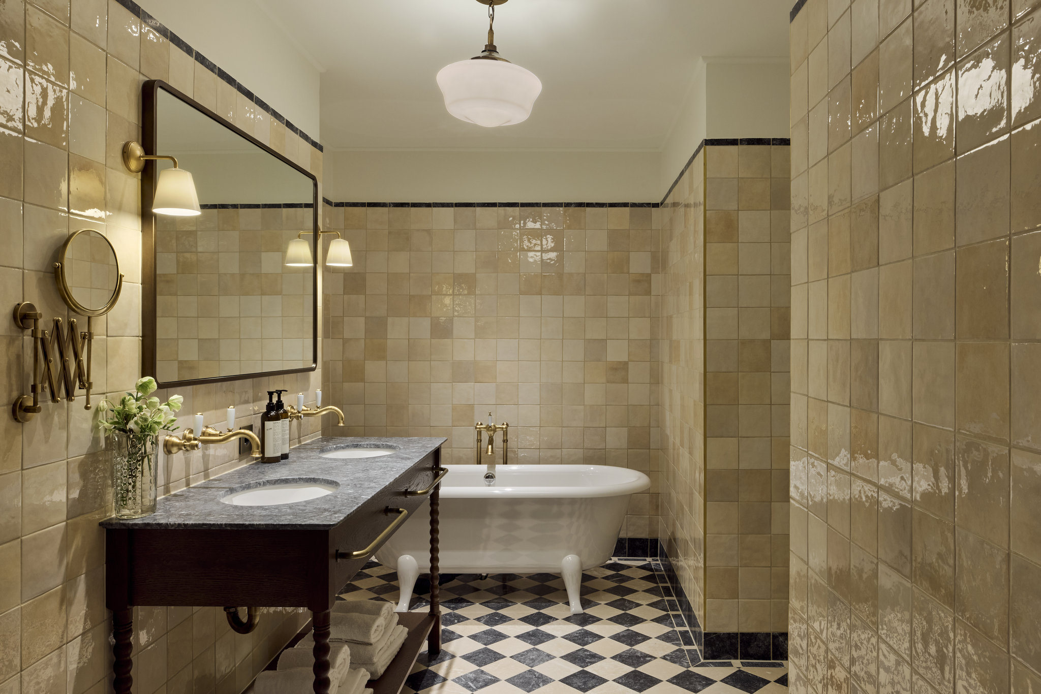 S0gm2YBnIEW93zWzB4bvYw_Suite_Bathroom_2_S