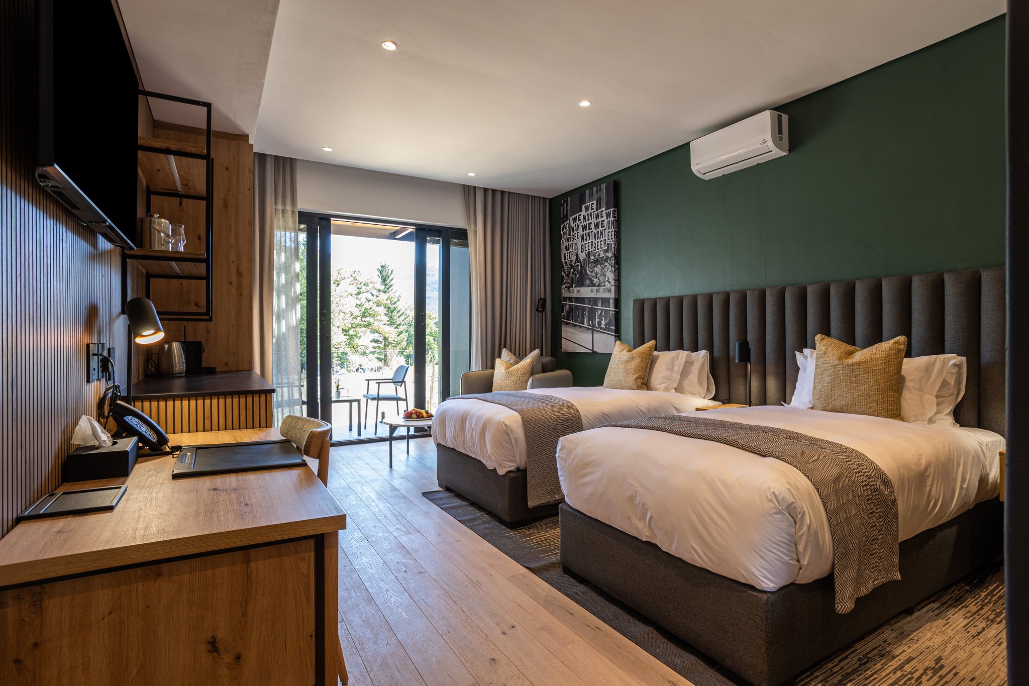 Standard_twin_room_(3)_S