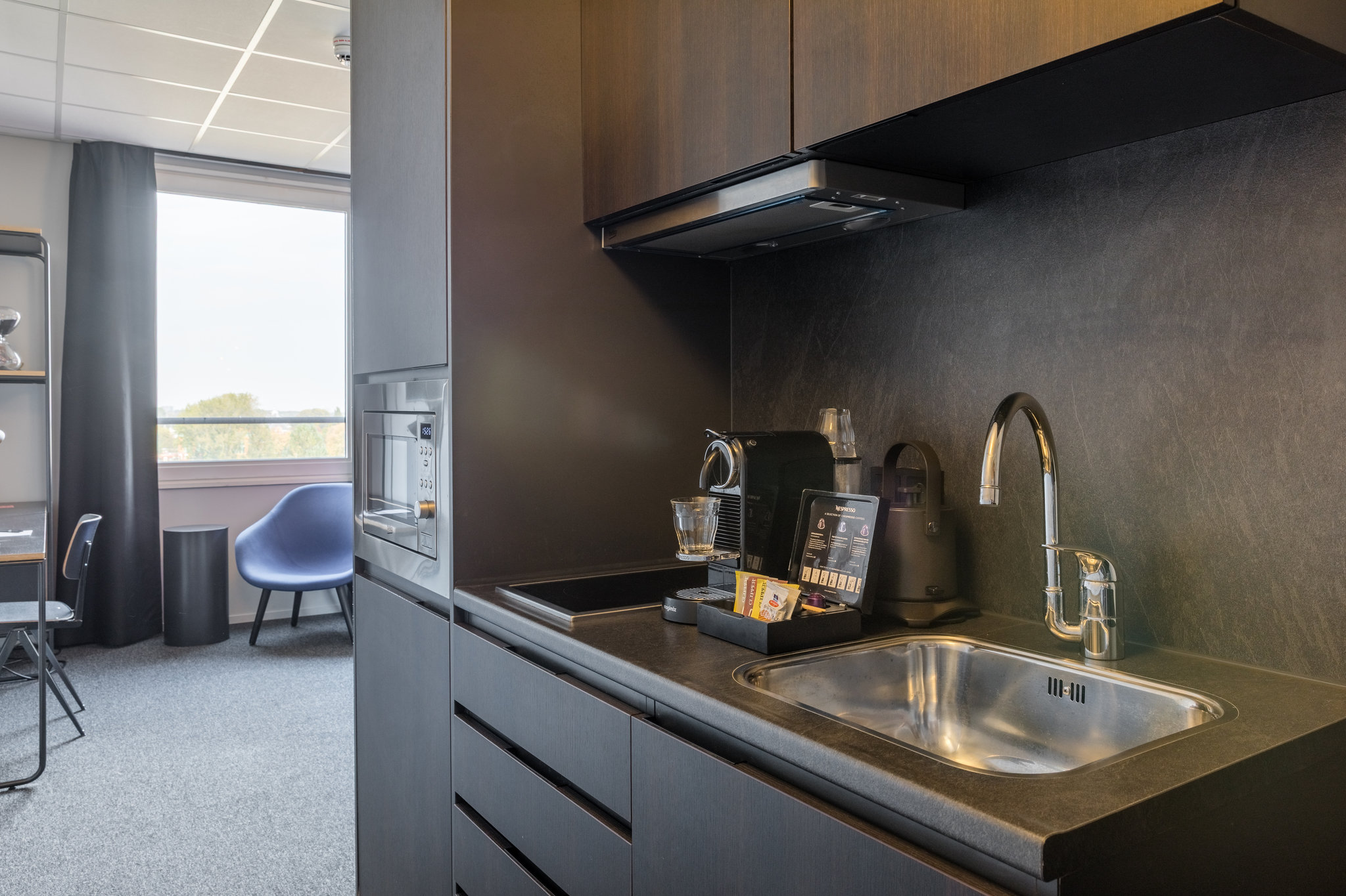 7GJ20A4fk6eEcUKsEWCA_Rotterdam_Interior_Executive_Studio__S