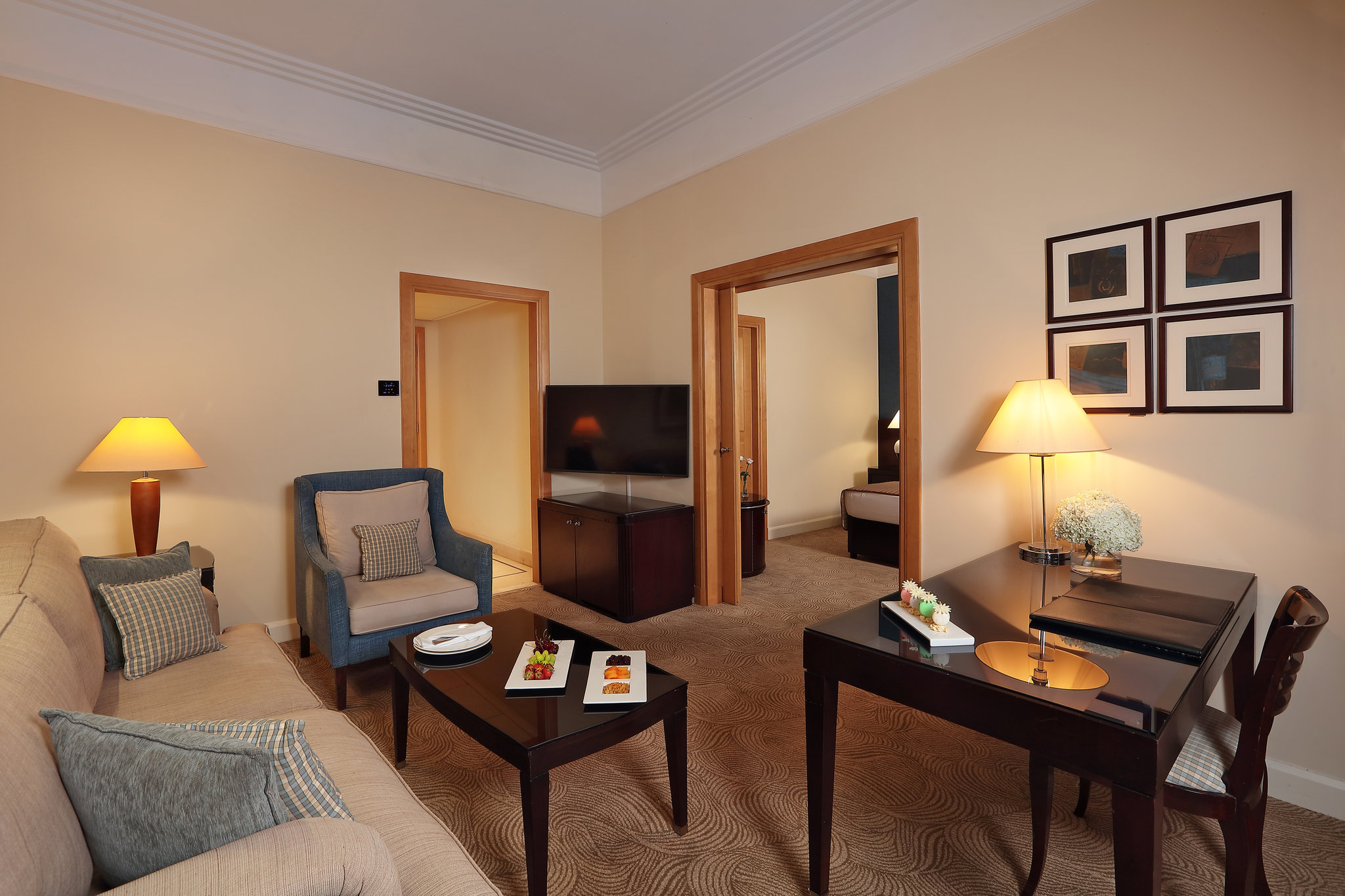 Royal_Junior_Suite-RST-living_room_S