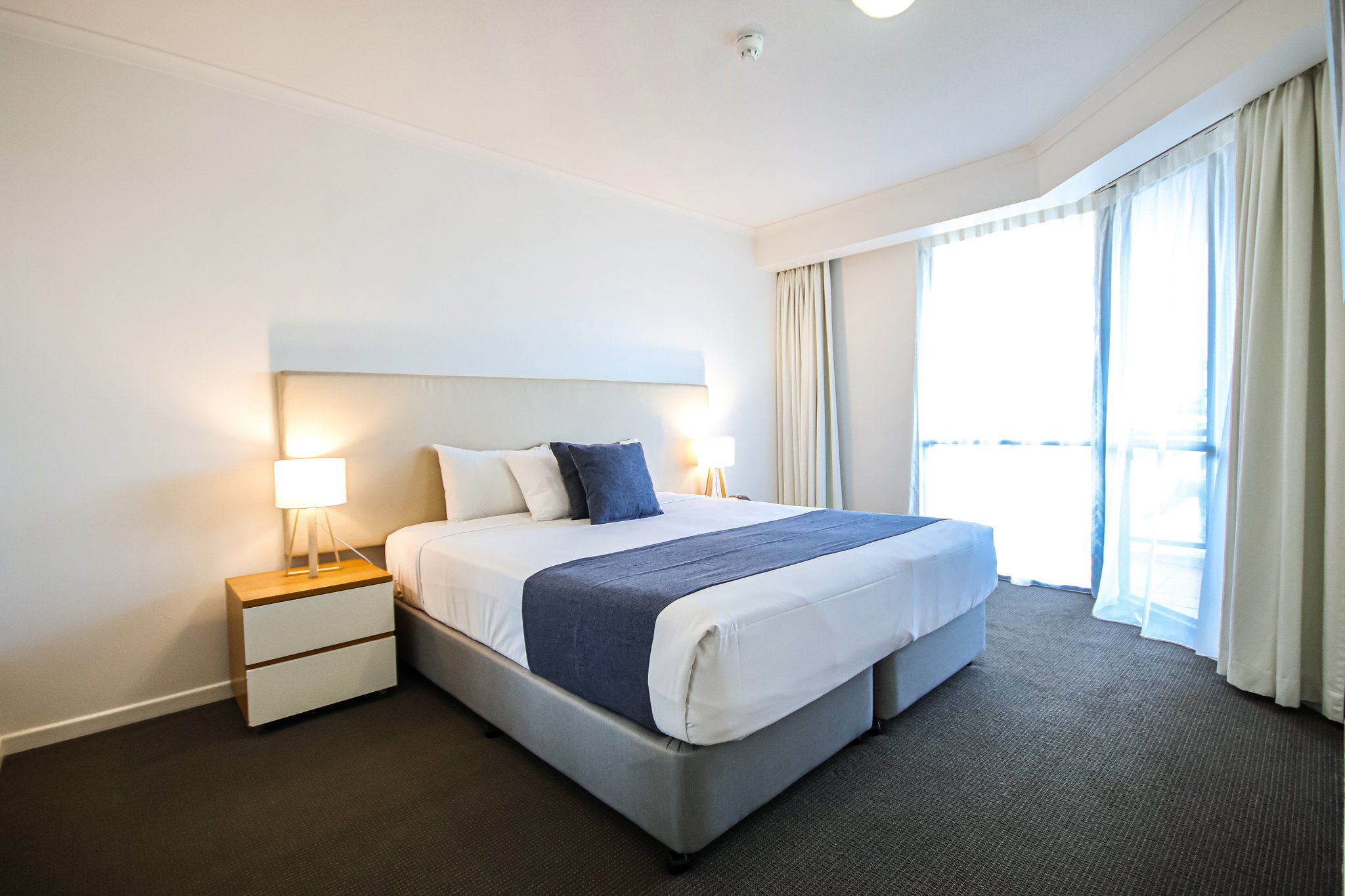 MdY58N2sfUOAtRS7Z02aww_Main_Bedroom_-_301_S