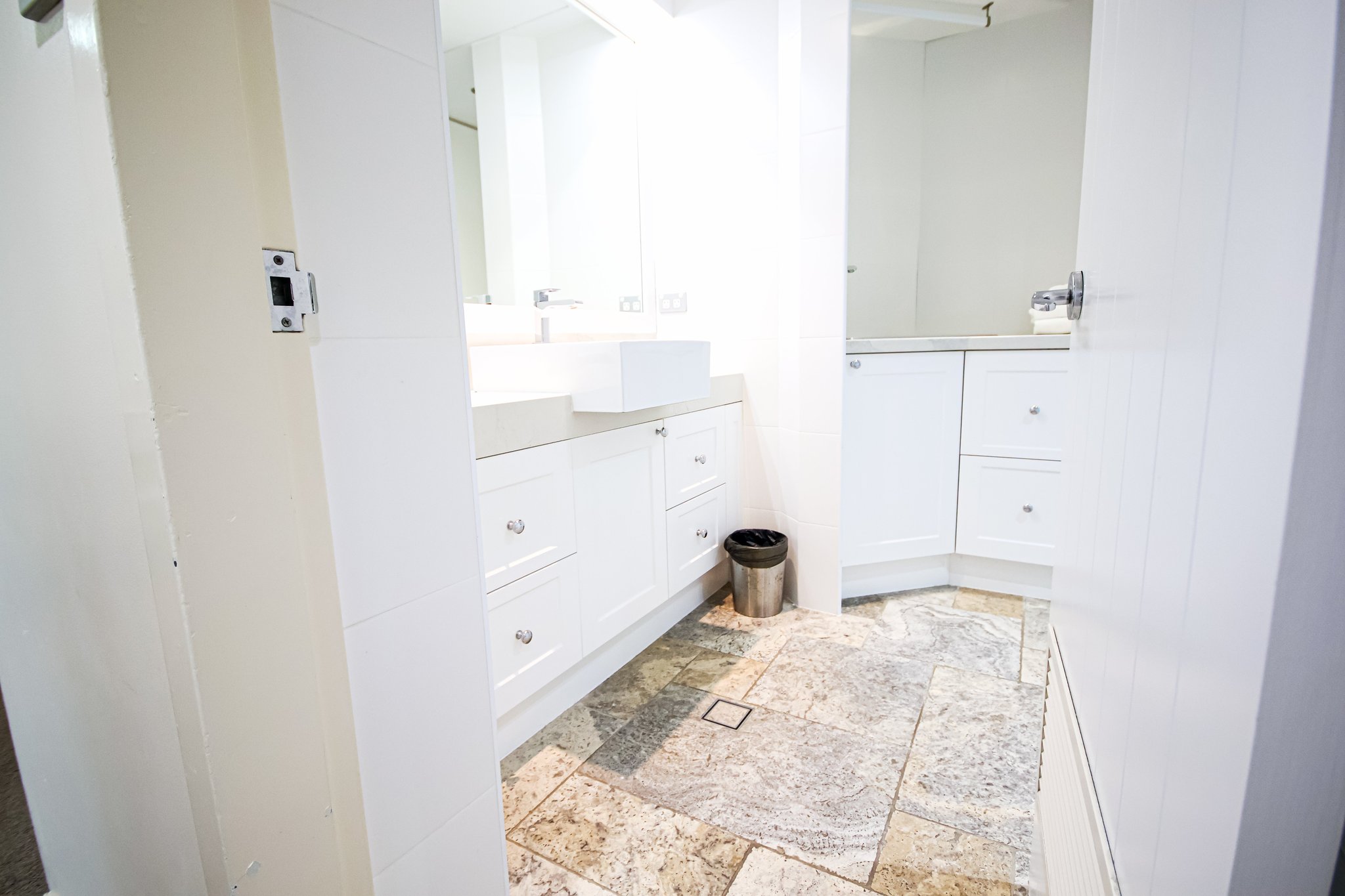 8TFhZ6Q0sUeGFHbUVDqfcw_Bathroom_-_1010_S