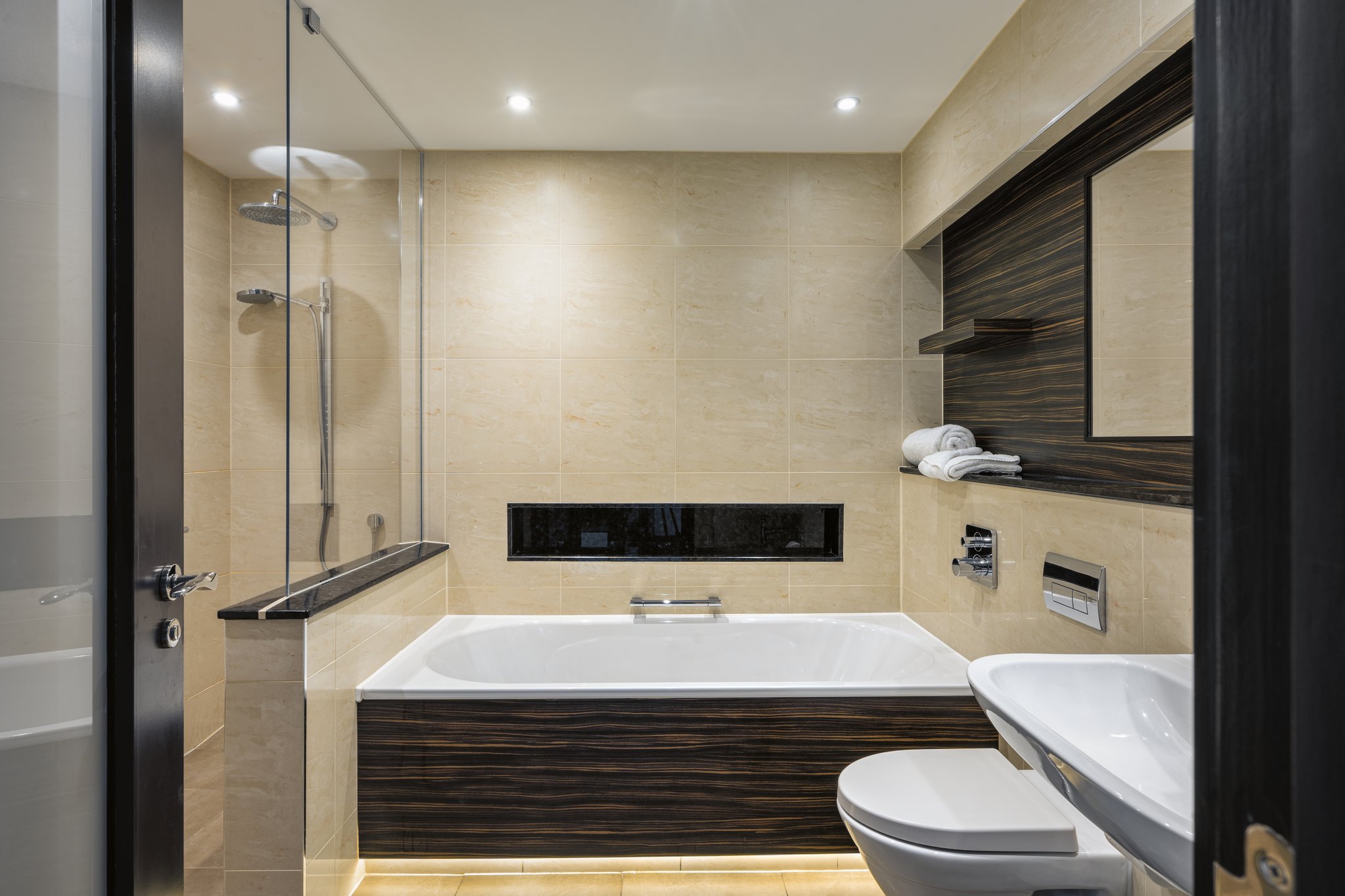 Woodlands_Double_Room_Bathroom_S
