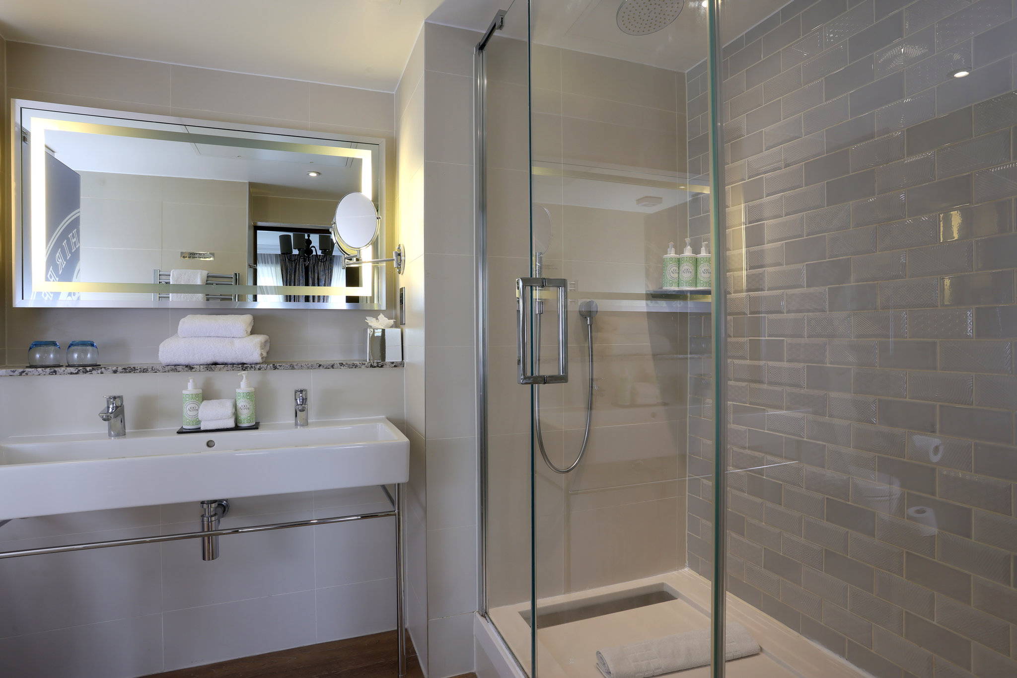Windsor_junior_suite_bathroom_S