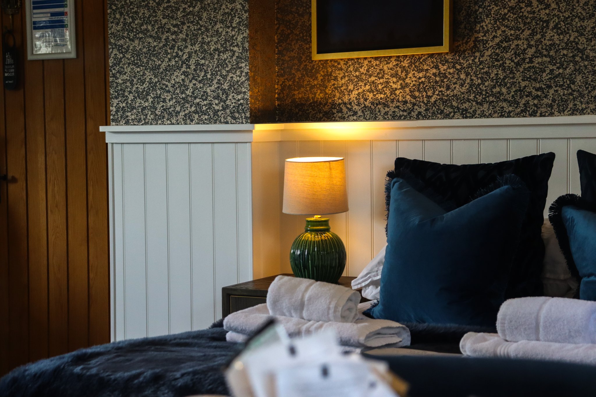 em1jbmsc7UeB3nb3SrneEQ_Room_4_Pet_Friendly_Family_Room-14_S