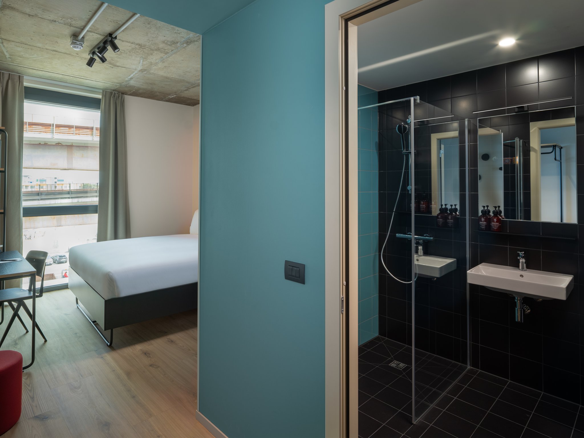 40bEOJemcUyZAw4xckFZxw_Rome_Interior_Rooms_Standardsingle_S